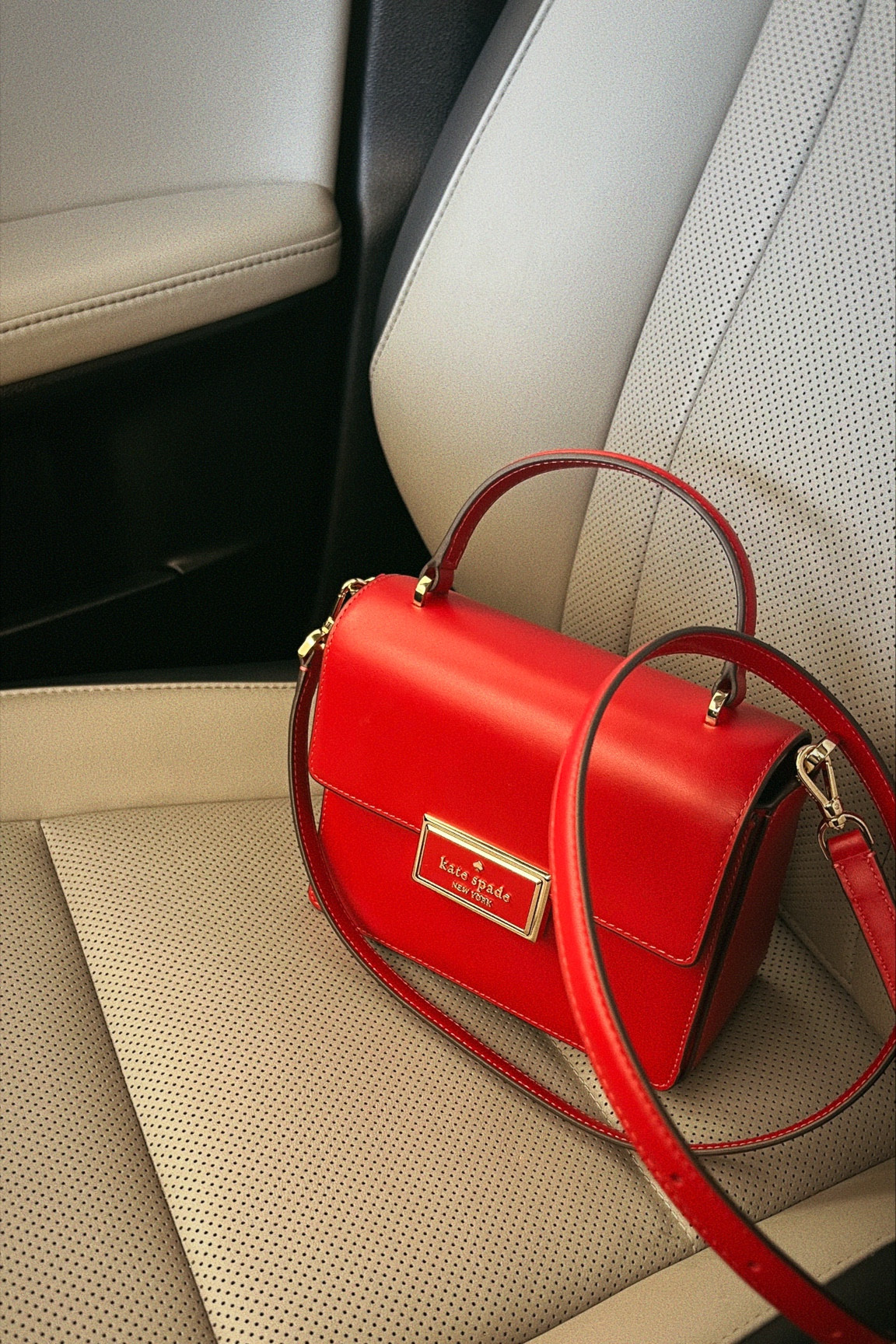 riding shotgun ❤️ 

Now adding a pop of red to my wardrobe daily with my new Kate Spade Reegan Top Handle Crossbody. ♠️  On sale!

#LTKitbag #LTKstyletip #LTKsalealert