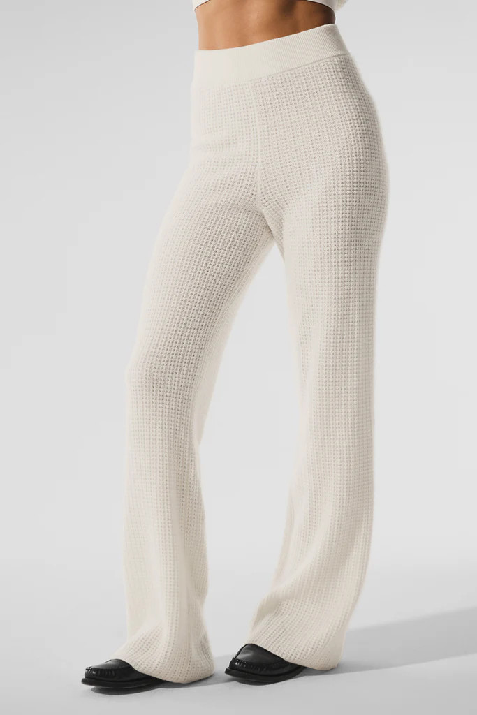 Cashmere High-Waist Plush Waffle Pant | Alo Yoga (US)