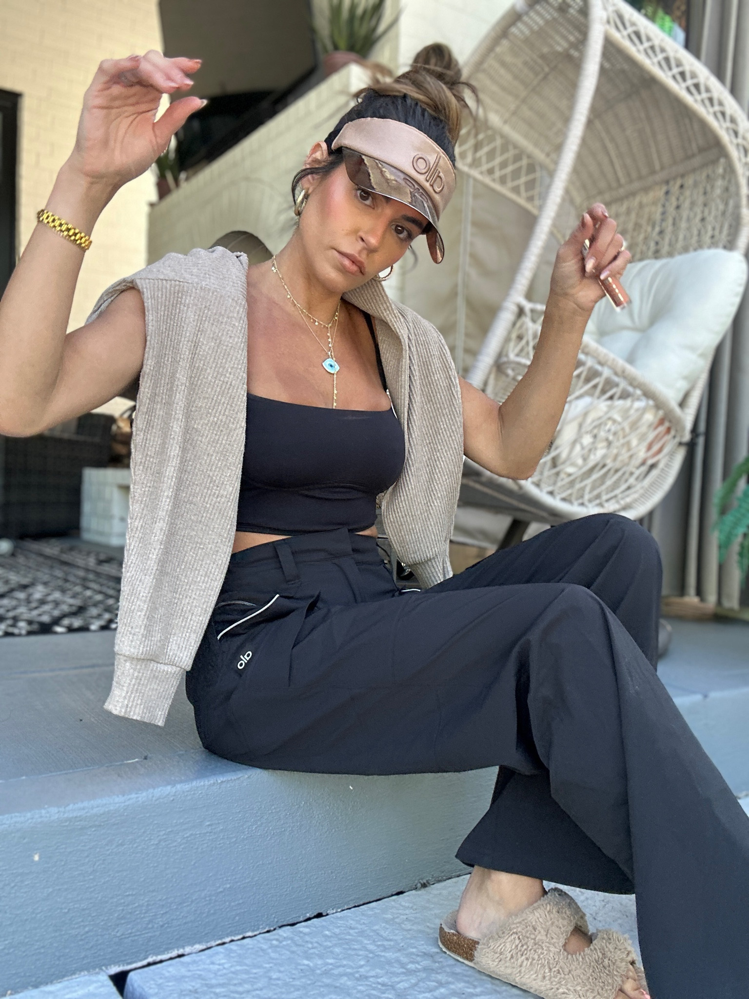 Full Alo outfit featuring this months bestsellers 

#alo #aloyoga #alopartner and @aloyoga 