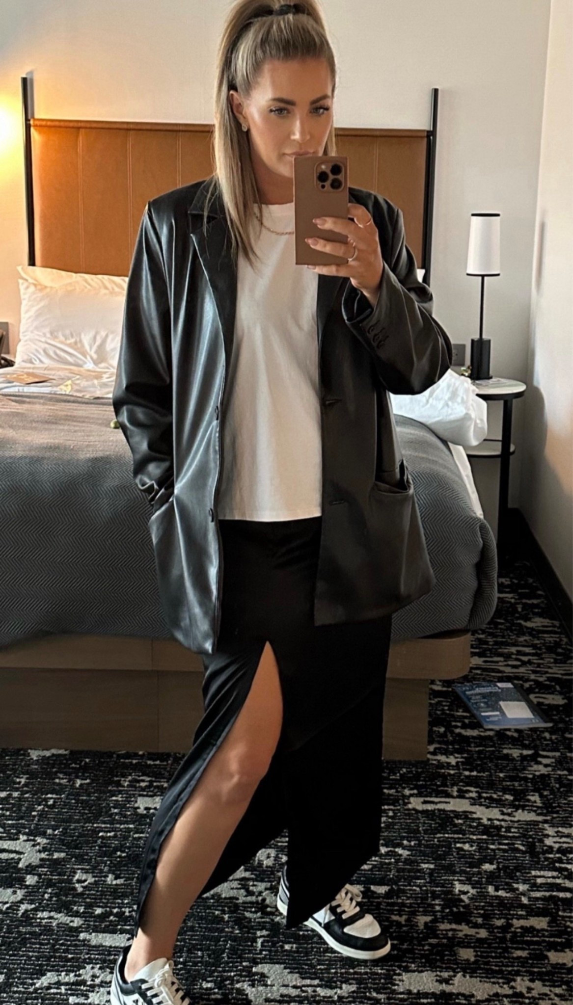 Leather blazer outfit

#LTKOver40 #LTKootd #LTKMidsize