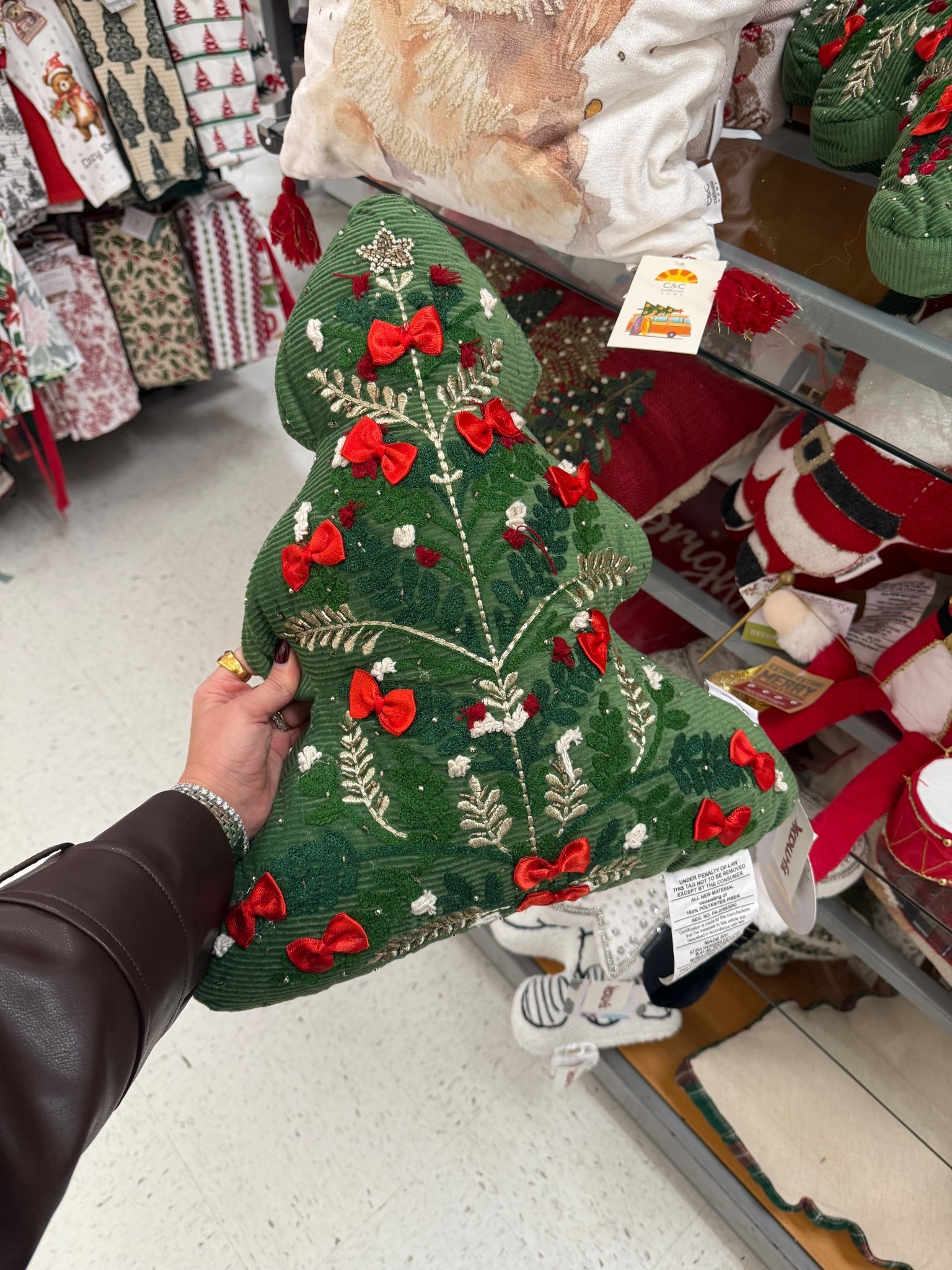 The cutest Christmas pillows linked here! 

#LTKGiftGuide #LTKHoliday #LTKHome