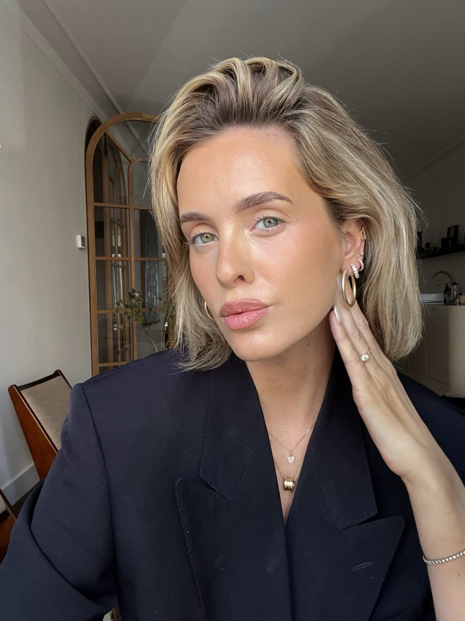 How to get sunkissed glowy skin? I got you covered! 
@spakenk sells the best brands and I selected my favorites for you to create this look. 
Six easy products and easy steps for flawless sunny skin! Find a video + the links in my stories 💄 #moderosa #AD #spaceNK