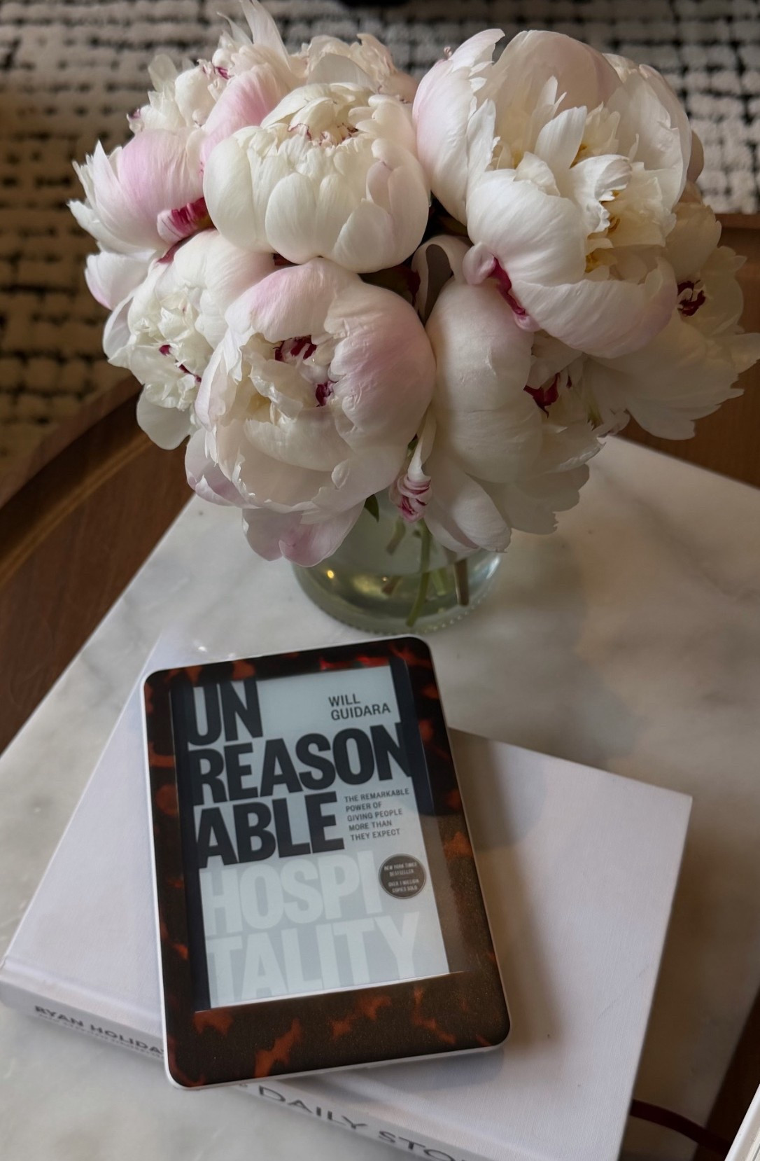 Kindle paperwhite and kindle skin cover 

Reading necessities, the daily stoic, reading, books to read, unreasonable hospitality, kindle books, morning routine

#LTKdayinmylife #LTKmorningroutine