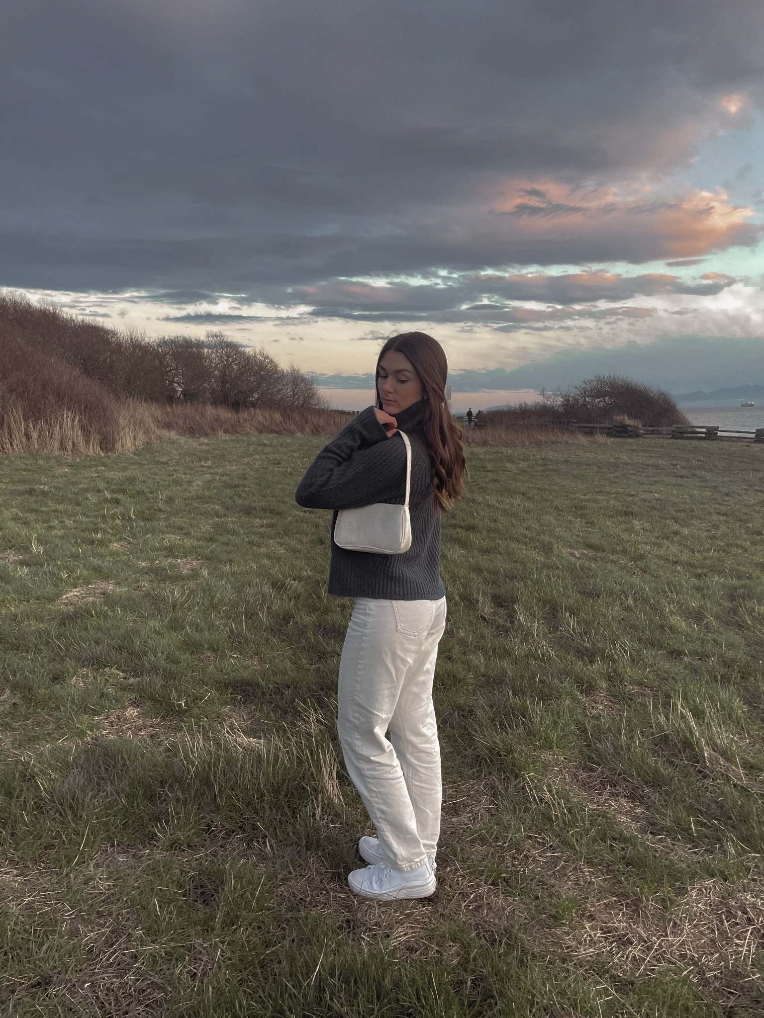 white jean outfits, casual outfits, converse outfits, platform converse