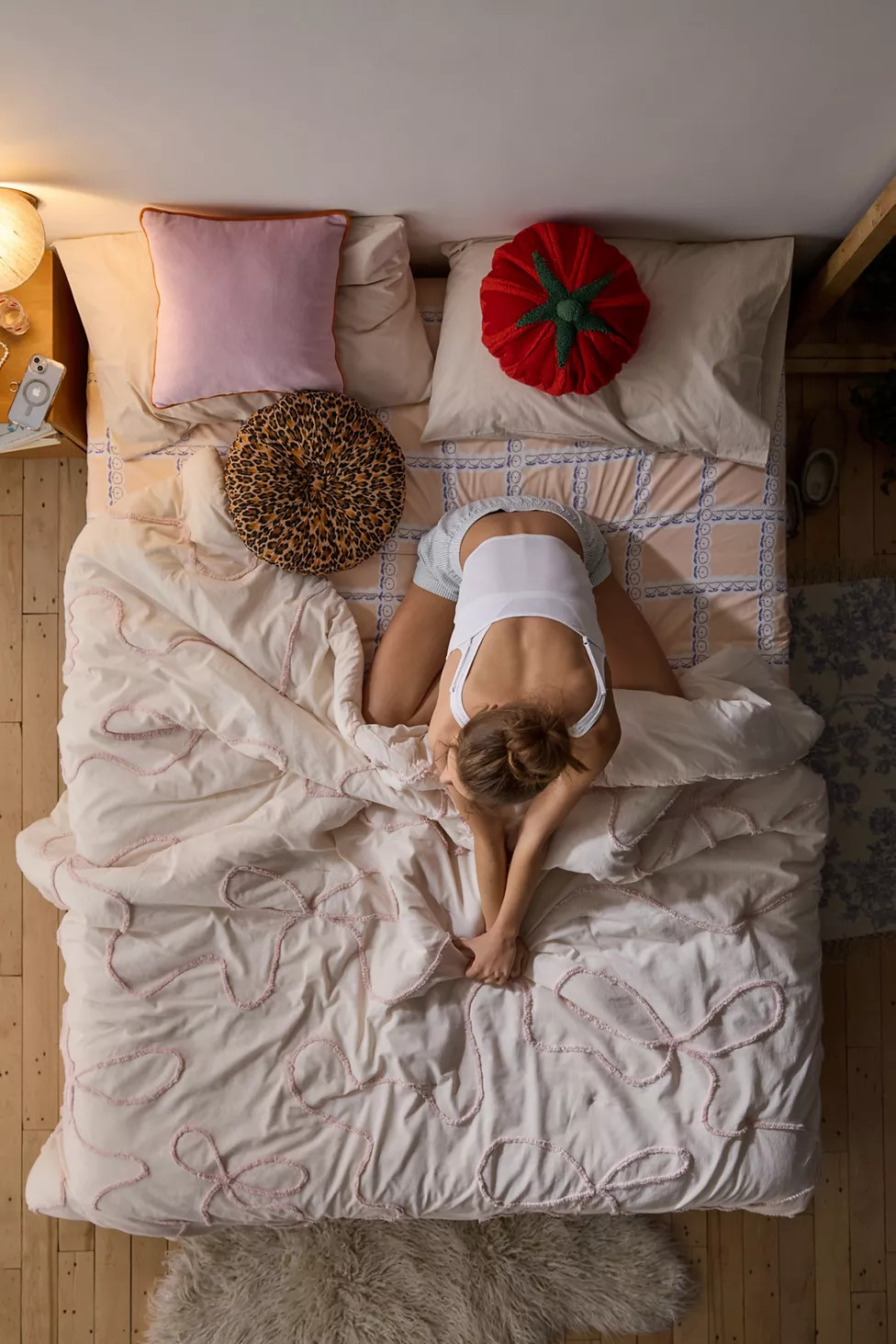 Wild Bows Tufted Comforter | Urban Outfitters (US and RoW)