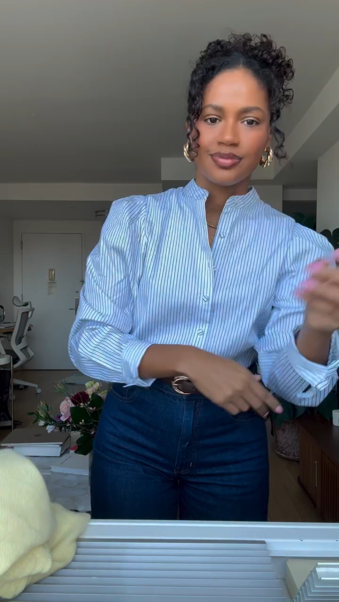 Finishing touches 🫶🏾 
Top and jeans from my favs @madewell 
Glasses Bottega 
Boots @marc.fisher via @dsw 
Bag @frejanyc 

#style #prespring #springoutfitideas