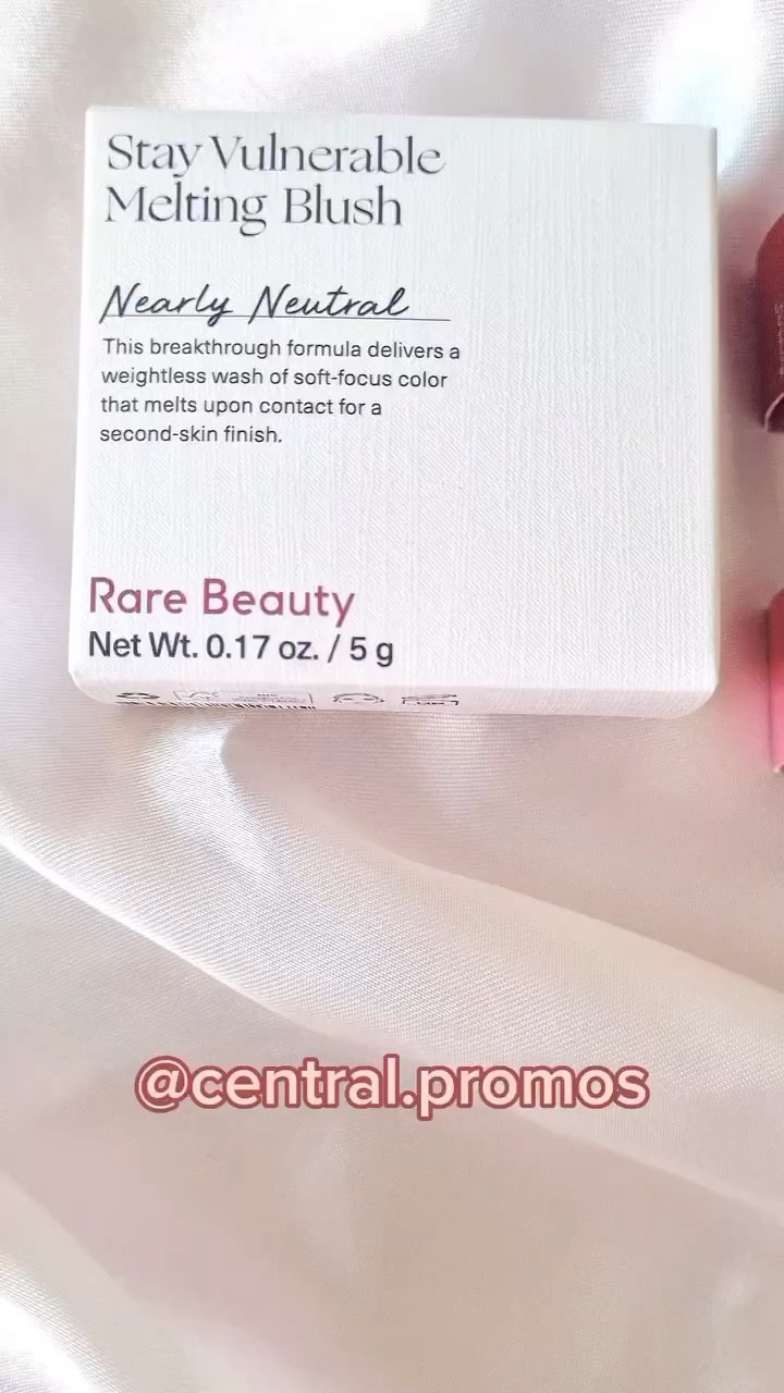 Rare Beauty é sempre um sucesso!

Blush na cor nearly neutral, e lip oils nas cores hope e serenity.
