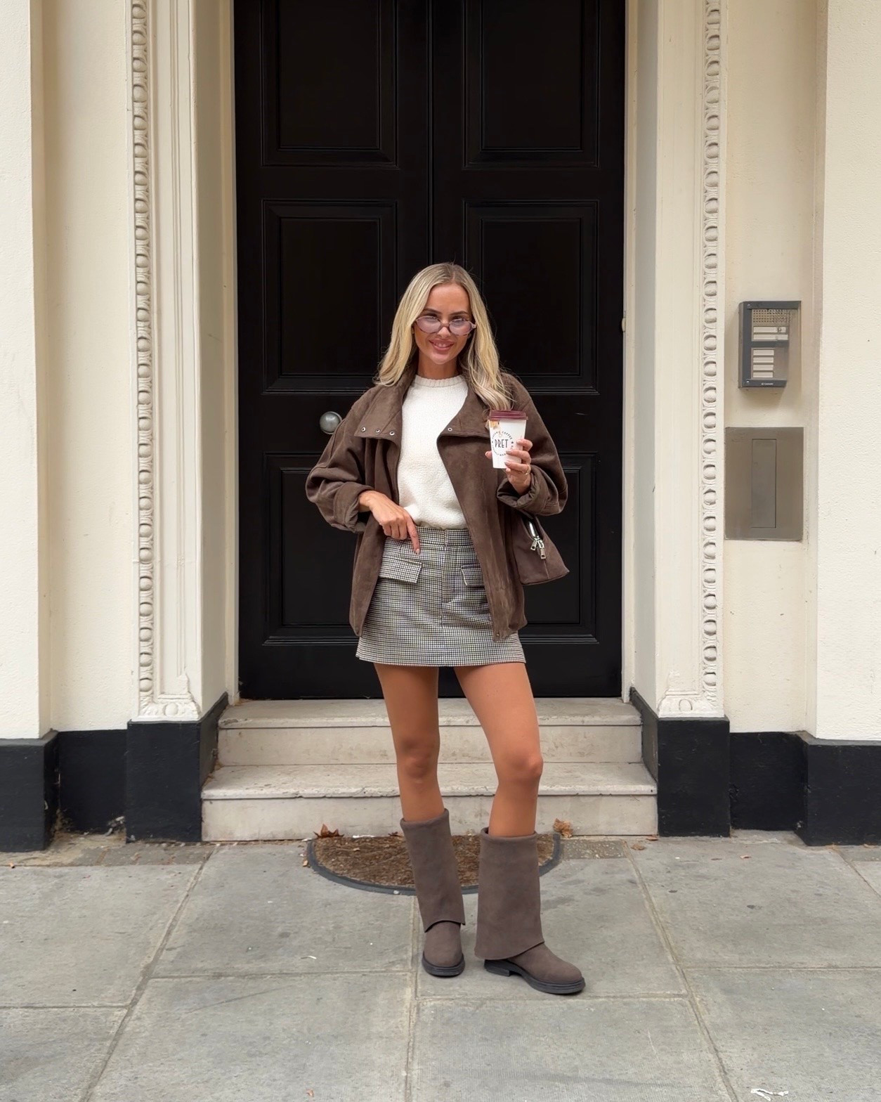 houndstooth paired with brown tones for autumn >> ☕️ 🍂

Now this is my favourite kind of outfit for autumn… Chunky boots, paired with a mini skirt and an oversized jacket = chefs kiss. What’s your go-to combo for autumn? 

#autumnoutfit #ootd #bootsandskirtoutfit #brownoutfit #suedejacket

#LTKautumn #LTKuk
