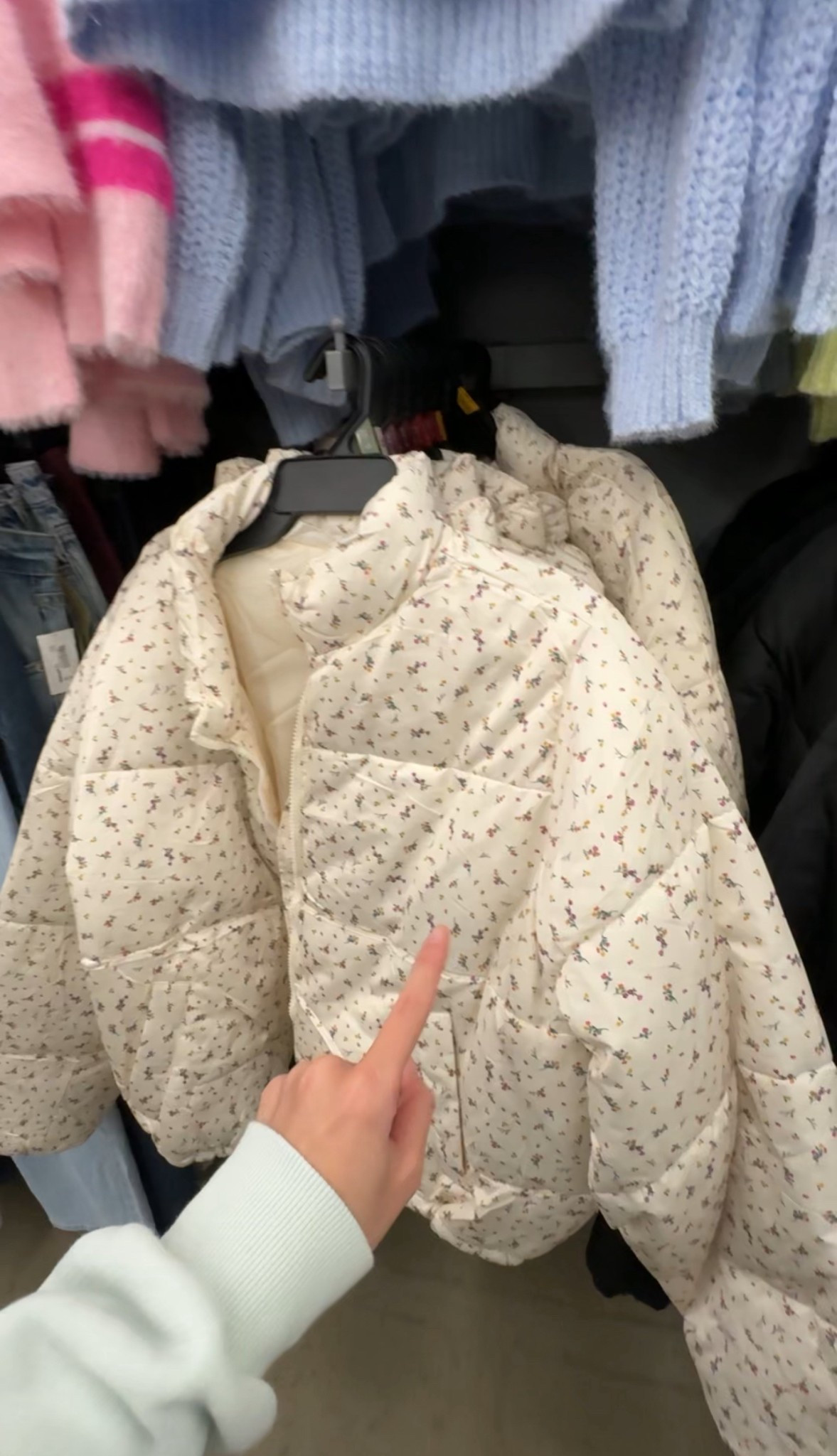 CUTEST puffer under $20✨🩷

#LTKFindsUnder50 #LTKHoliday #LTKCyberWeek