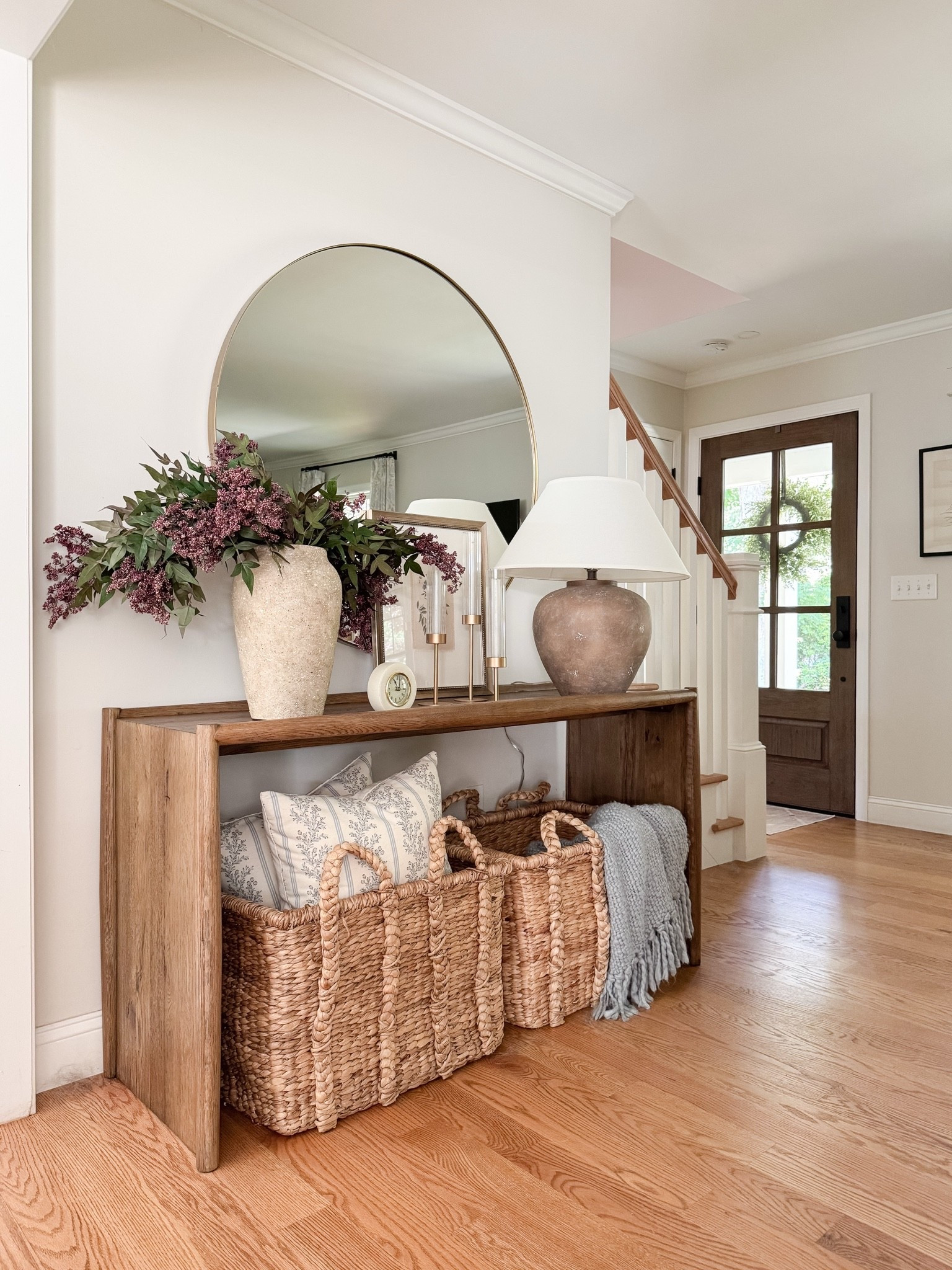 Thinking about adding fall touches to your space? Sprinkle it in slowly with faux stems and subtle decor finds! Here’s some fall entryway inspiration to save for the season ahead! ✨

#LTKHome