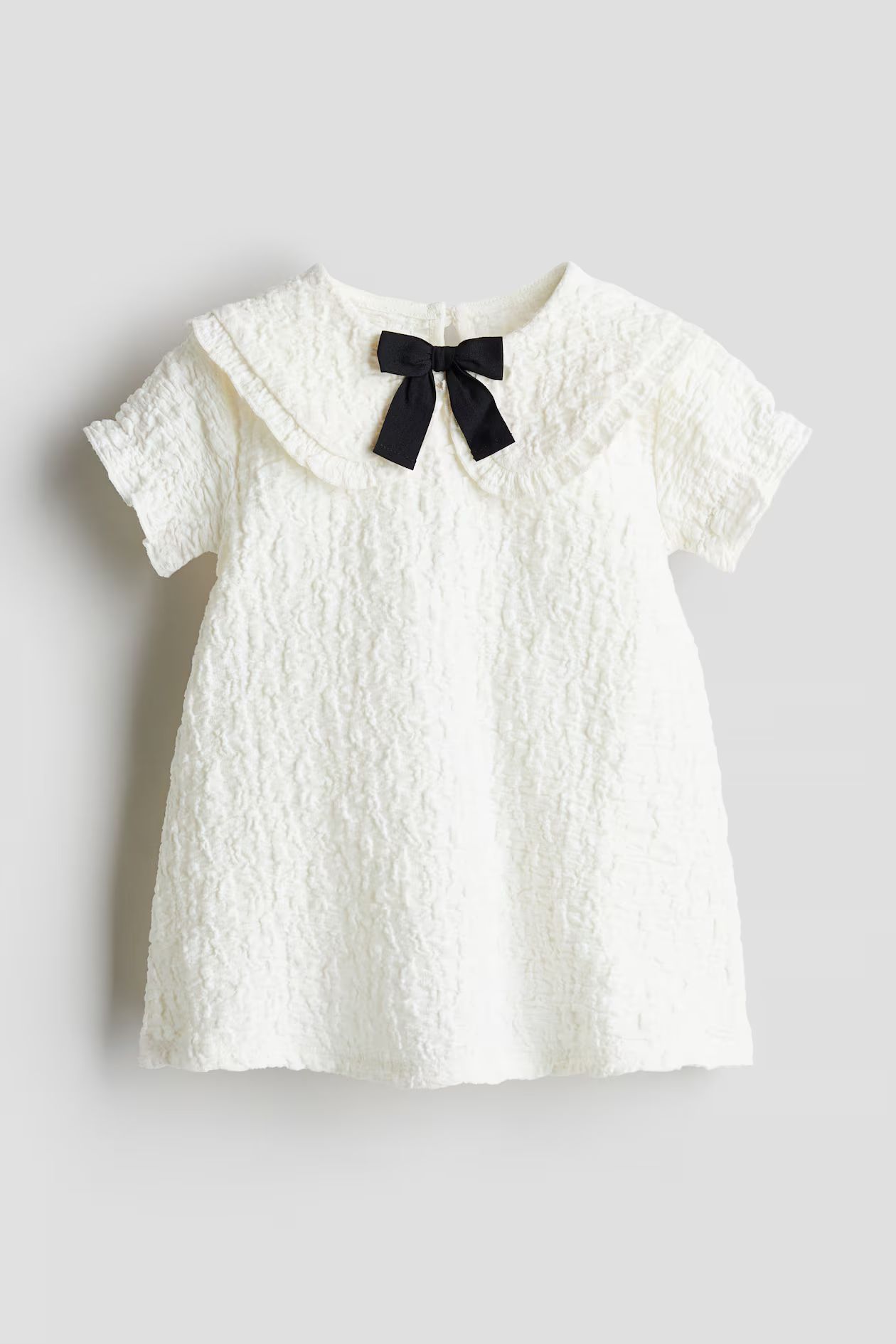 Gecrinkeltes Kleid mit Schleife - Weiß - Kids | H&M AT | H&M (DE, AT, CH, DK, NL, NO, FI)