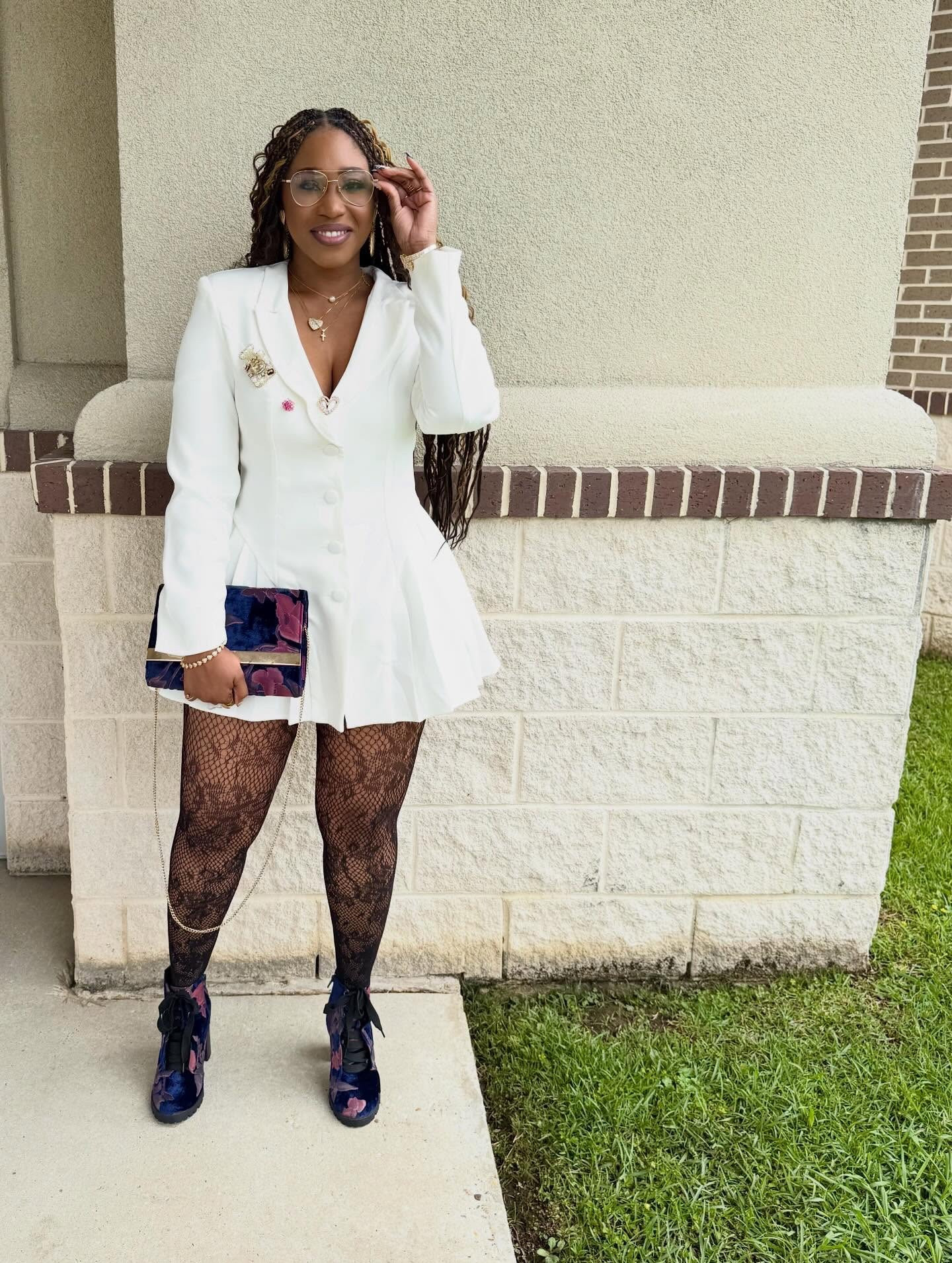 Pastor requested all white🤍✝️ Let the church say AMEN🙌🏾

Blazer Dress: @sheinofficial 
Stockings: @amazon 
Clutch: @callitspring (at least 10 yrs. Old) 
Booties: @callitspring ( at least 10 yrs. Old) 
Glasses: @zeelool 🔎PAIGE ( Use code “Chinnesee” to save some coins🤑) 

#happyeaster #church #outfitoftoday #resurrectionsunday #eastersunday