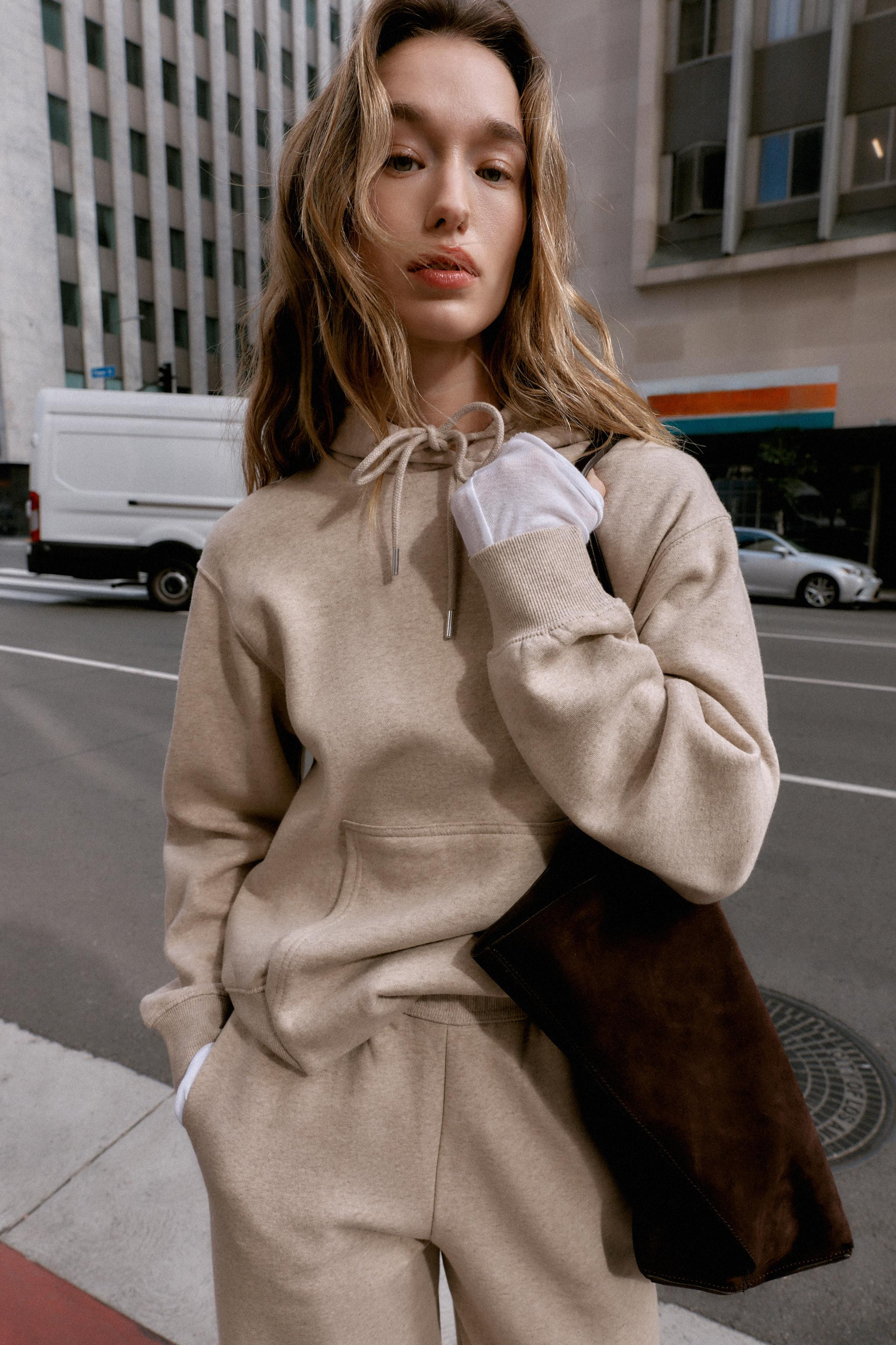 KAPUZENSWEATSHIRT \u2013 BASIC | Zara DE