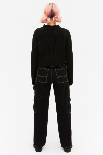 Gerippter Strickpullover mit hohem Kragen | H&M (DE, AT, CH, NL, FI)