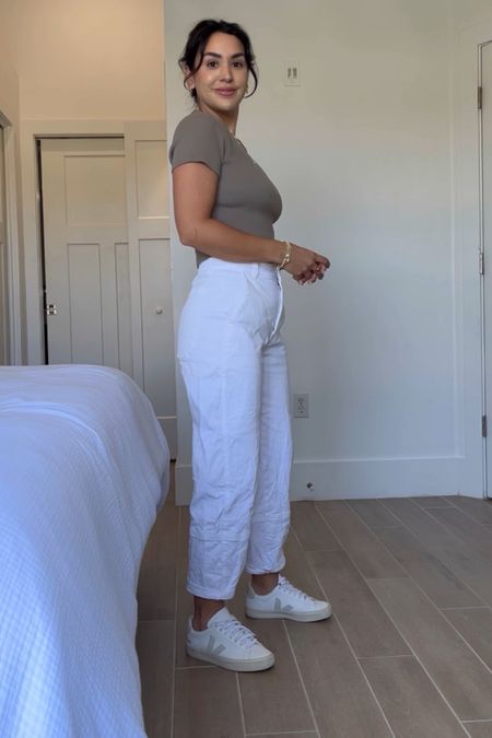 Everlane try on haul 
Size 4 in bottoms and small in top 

#whitejeans #whitedenim #denimshorts #everlane #capsulewardrobe #whitesneakers  #alexgarza 