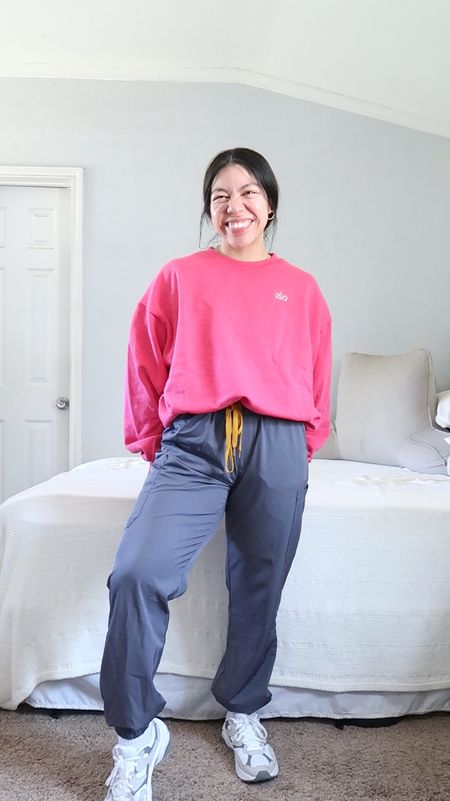 hospital shift work
My favorite scrub pants in petite 
Alo yoga accolade crew neck pullover in pink summer crush
Nike al8 shoes