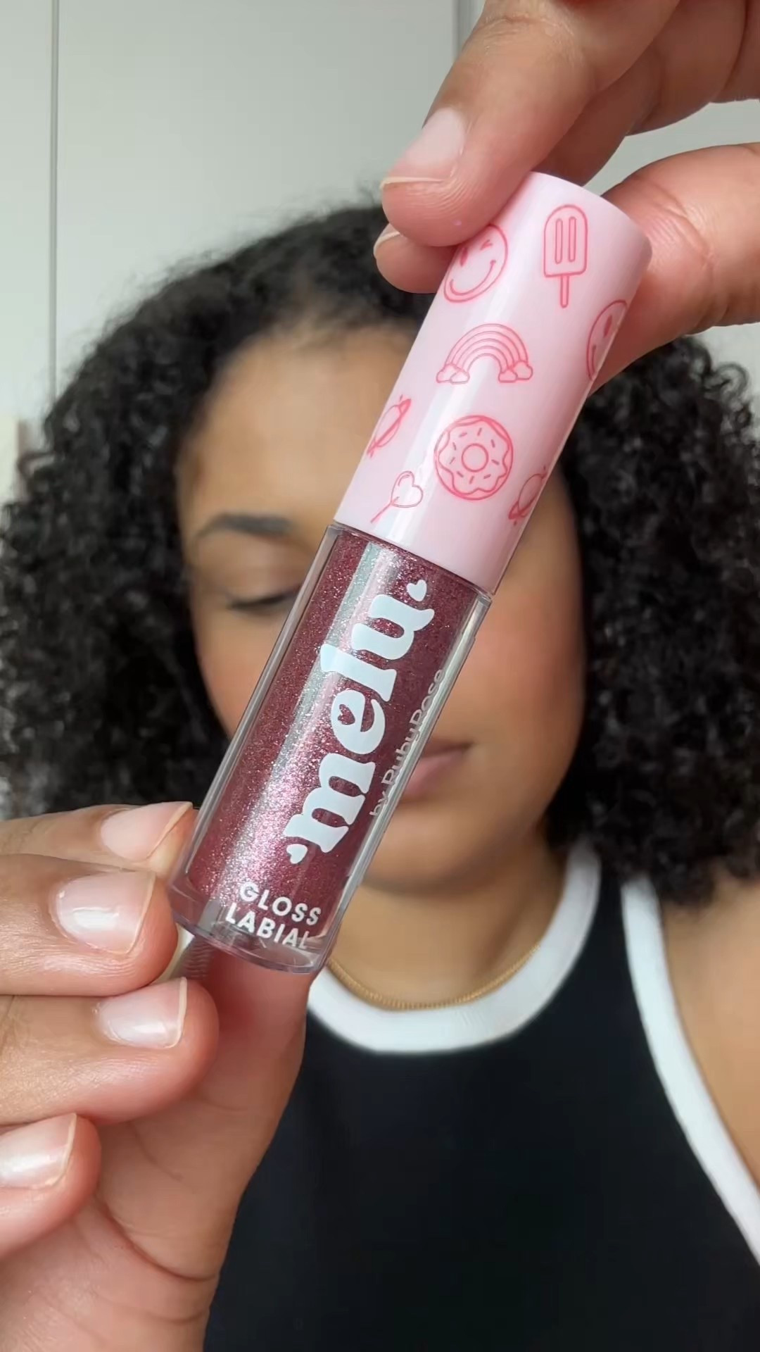 Testando o gloss com brilho da Melu na cor Muffin. Diagnóstico: belíssimo! 💖💖💖

#LTKbeleza #LTKbrasil