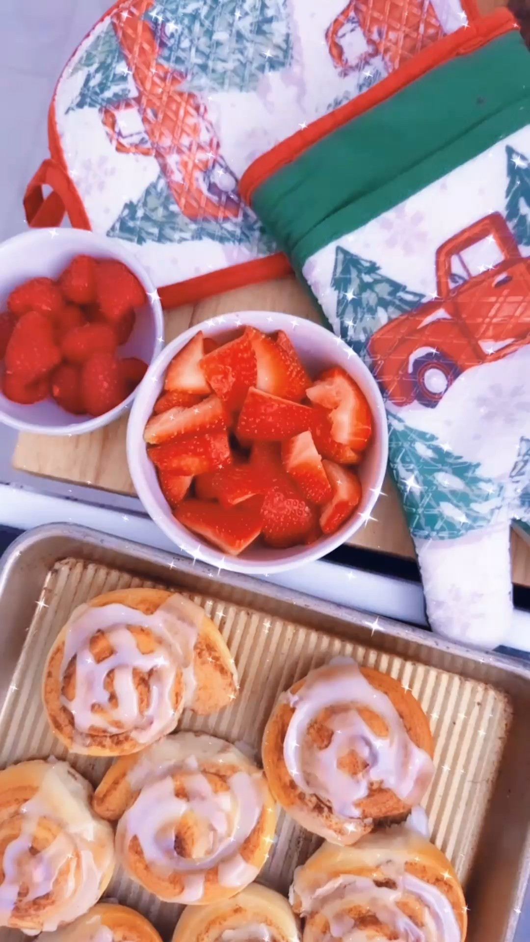 we love sweet and slow Saturday mornings around here🎄❤️