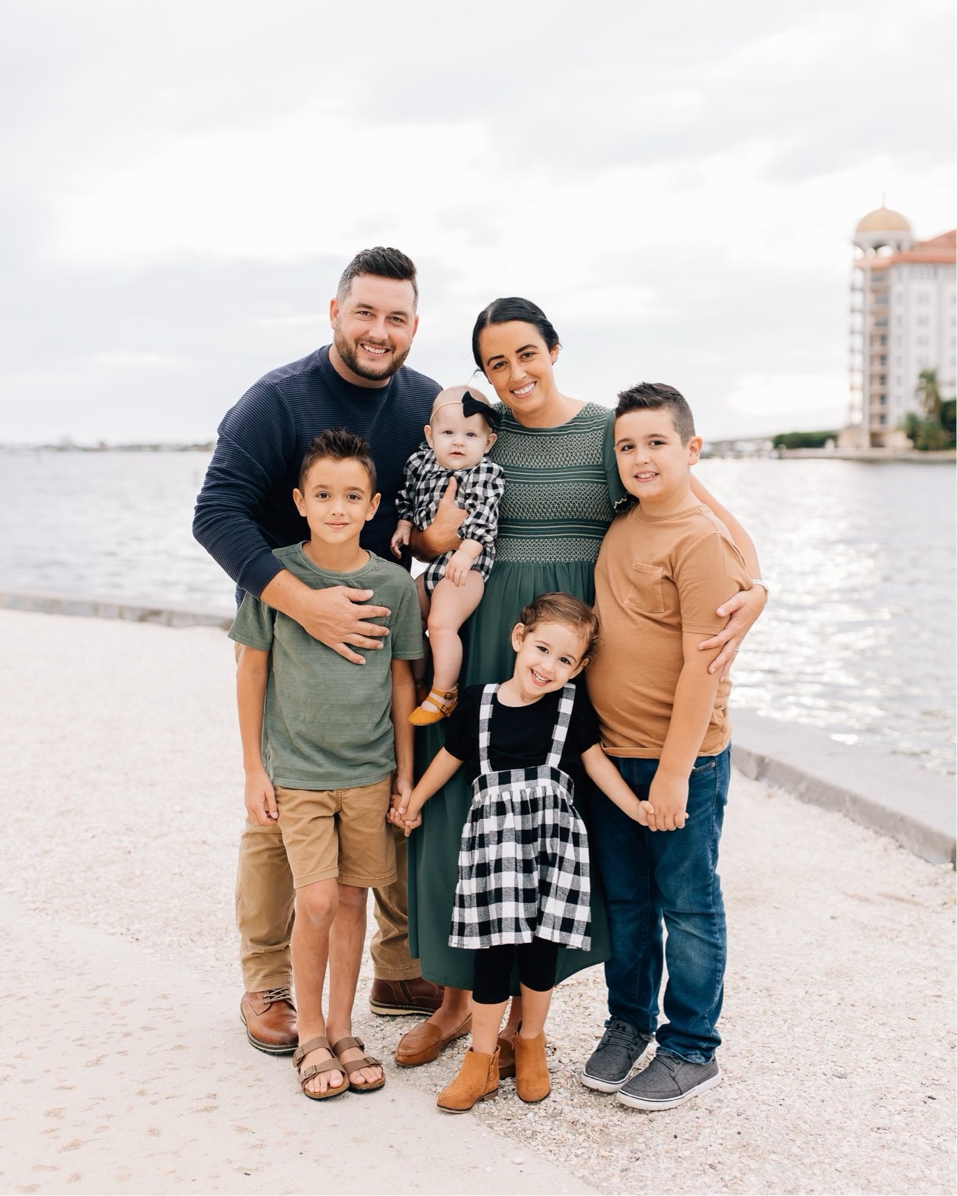 Fall Family PHOTO SHOOT. Outfit ideas! Photo by @photosbykarina #LTKclothing #falloutfits #familyphotos 

#LTKSeasonal #LTKkids #LTKfamily