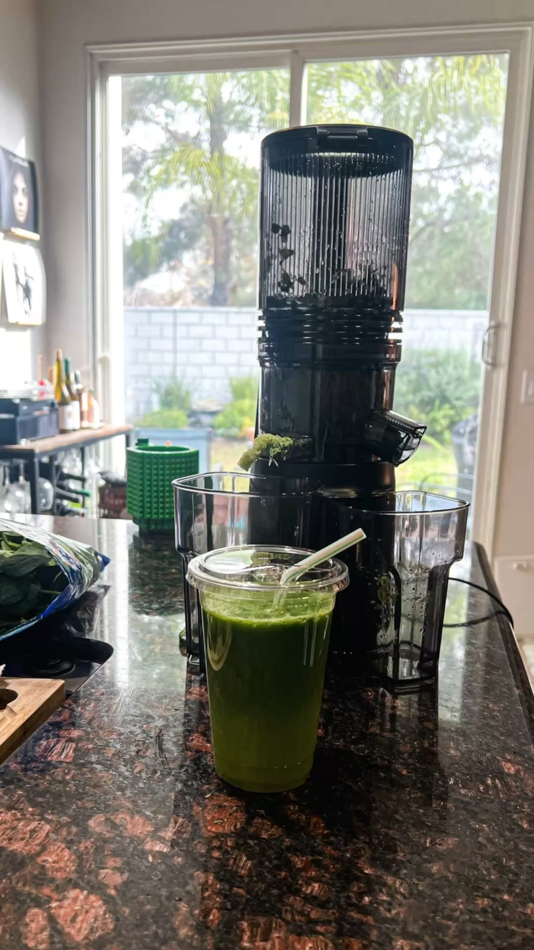 Hola Bebes! Detox but make it aesthetic 💚🌱✨
Flat Belly Green Juice
Why it works: Reduces bloating, supports digestion, low calorie Ingredients:
* 1 cucumber
* 2 celery stalks
* 1 cup spinach
* ½ green apple
* ½ lemon (peeled)
* 1-inch ginger
* add a splash of cold pressed coconut juice (optional) 
✨ Best first thing in the morning 
