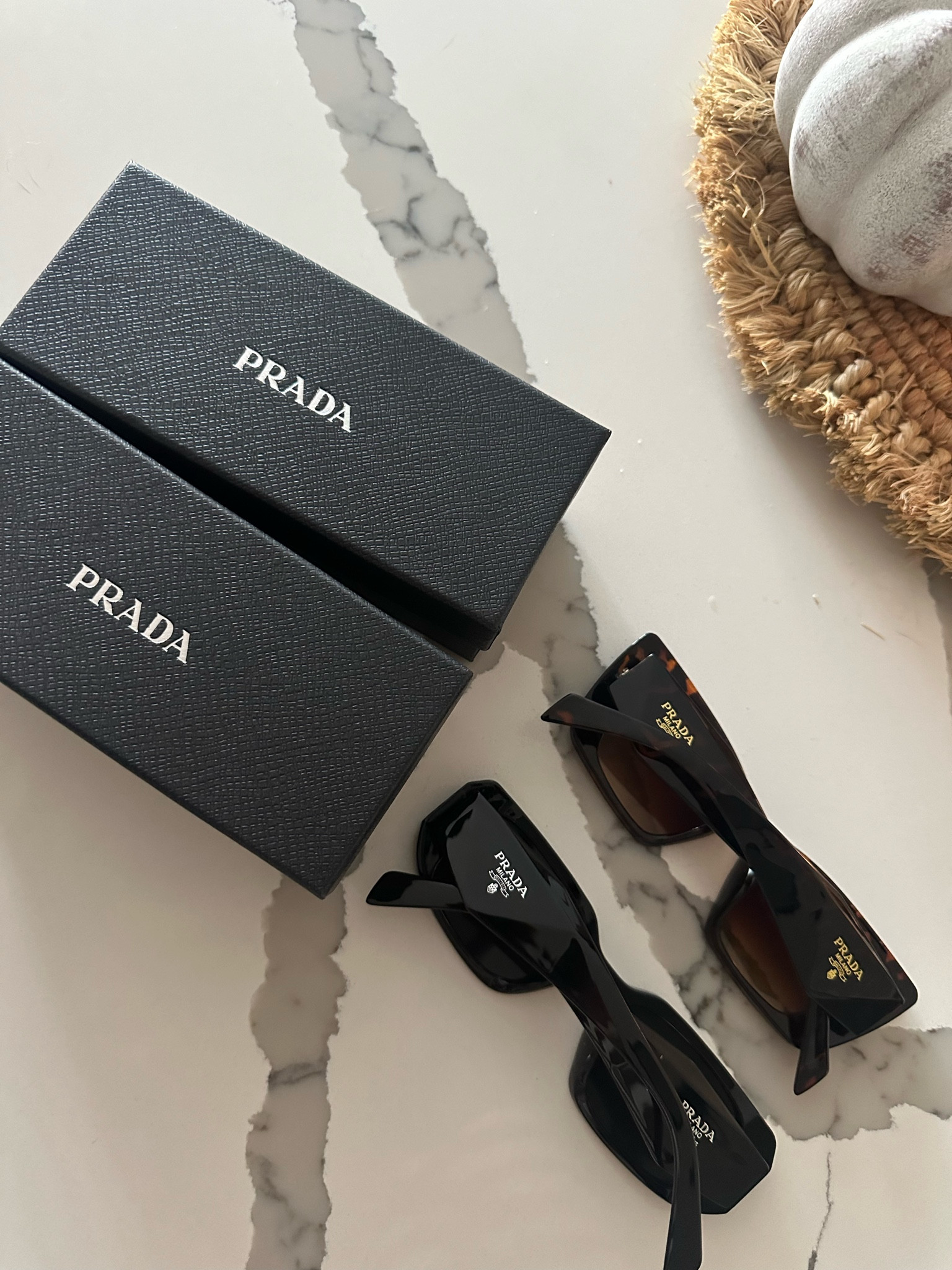 New sunnies 👀

#dhgate #dupe #sunglasses 

#LTKFindsUnder50 #LTKGiftGuide