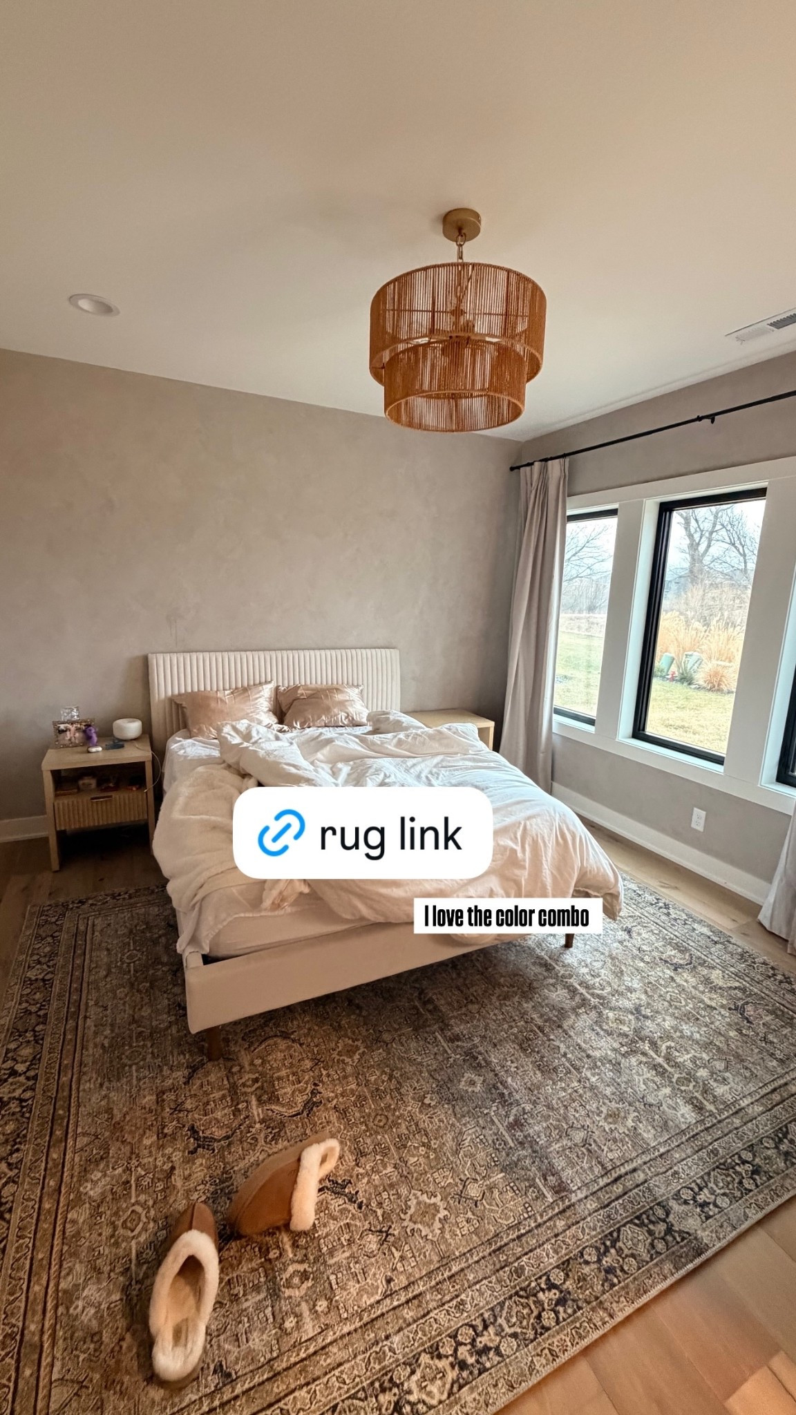 I love the color combo of the rug 

#LTKHome