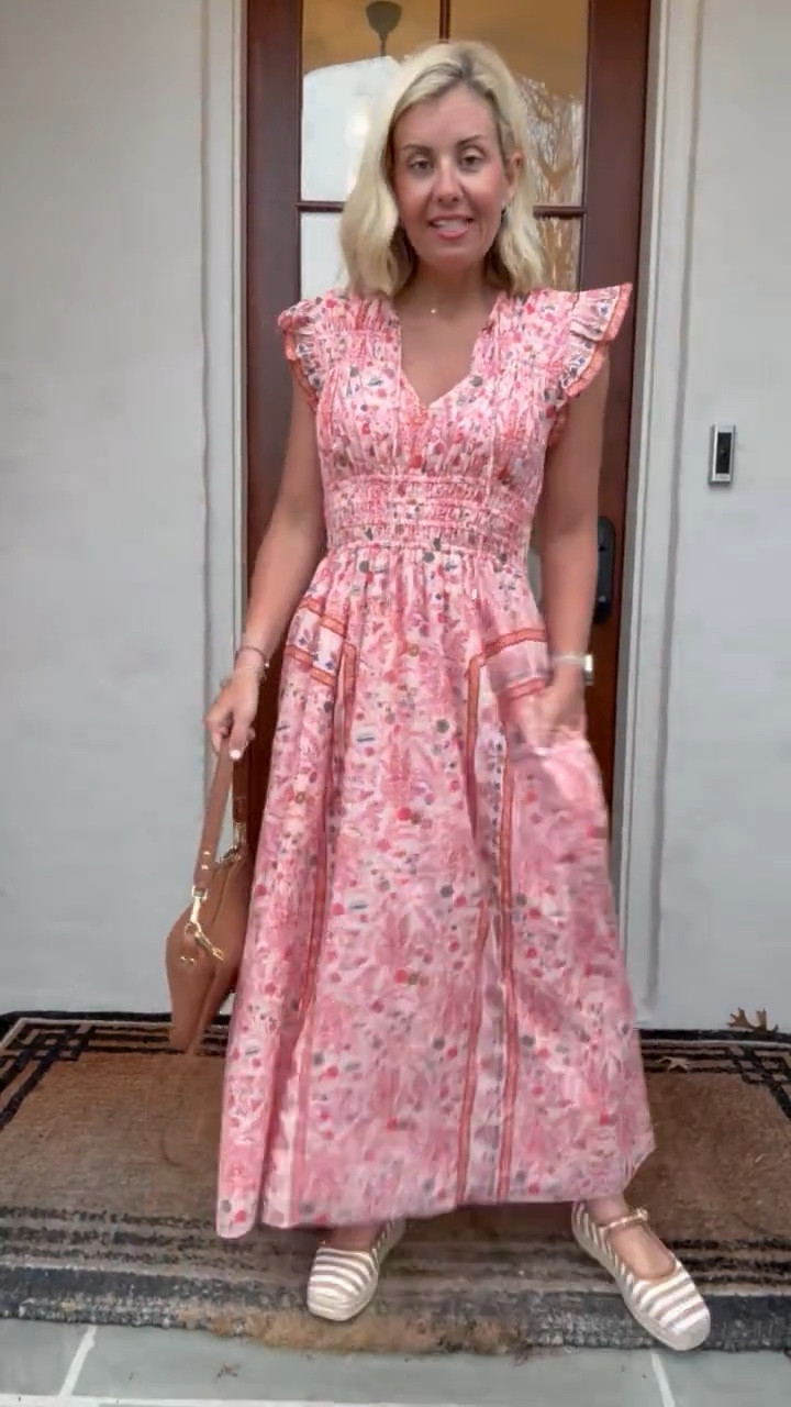 The perfect dress to throw on and go. Totally can dress this one up or down. I’m in an XS and size 8 in the shoes. 

Use my Cleobella code mixandmatch15 for 15% off ￼

#LTKWorkwear #LTKdayinmylife #LTKmomlife