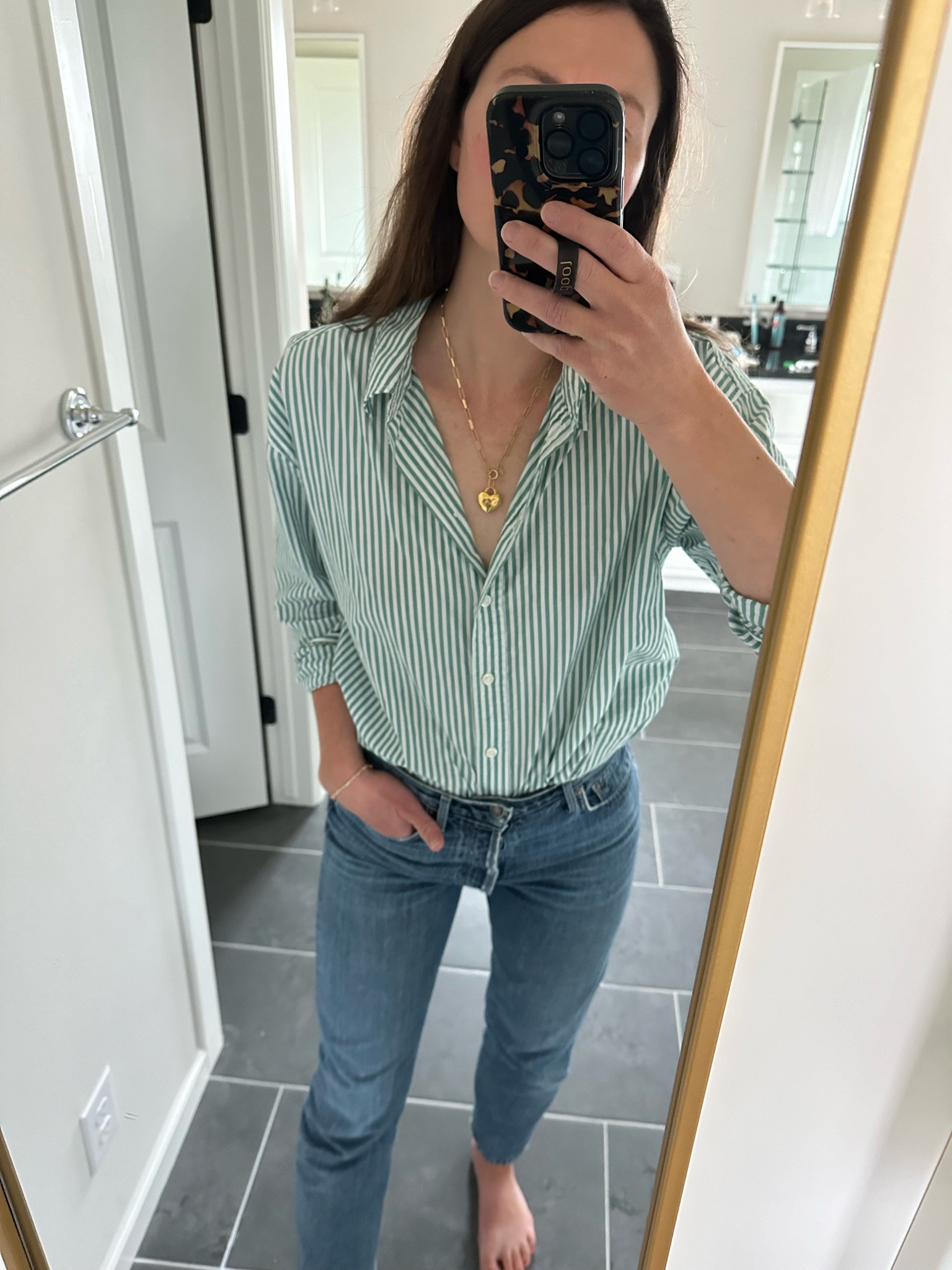 The best everyday button down. Washes well and is great around the kids! Size small. It’s really long!!

#LTKOver40 #LTKFamily #LTKSaleAlert