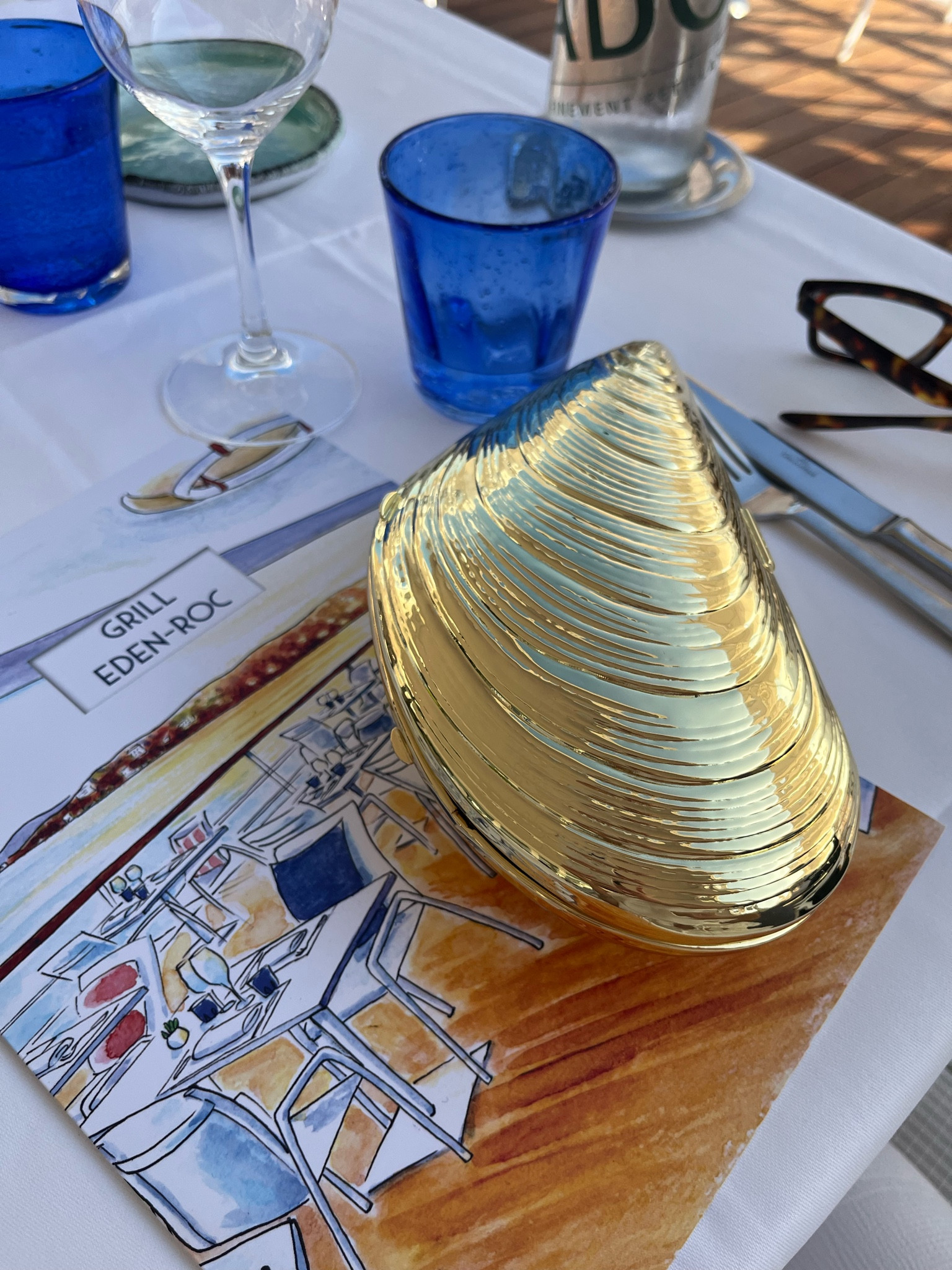 My first #LTK bag favorite! This is a special bag because I bought it for my first trip to the South Of France! Let me tell you….it was more than a perfect bag. The photo here was taken at Hotel du Cap-Eden-Roc in Antibes, France…m favorite place with my favorite 🐚🦪bag!!!!! A match made in heaven! xNYWS

#LTKover40 #LTKSeasonal #LTKGiftGuide