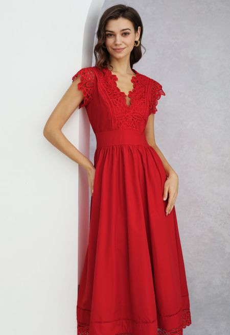 V-Neck Lace Panelled Sleeveless Maxi Dress in Red | Chicwish