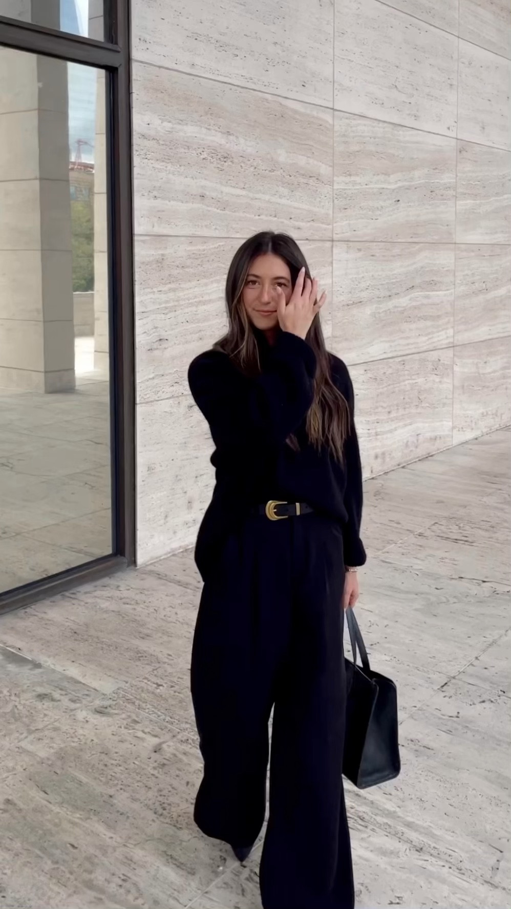 sweater weather?! yes please 🙋🏻‍♀️ 


style
fall fashion
chic
looks
street style
inspo
cozy chic
