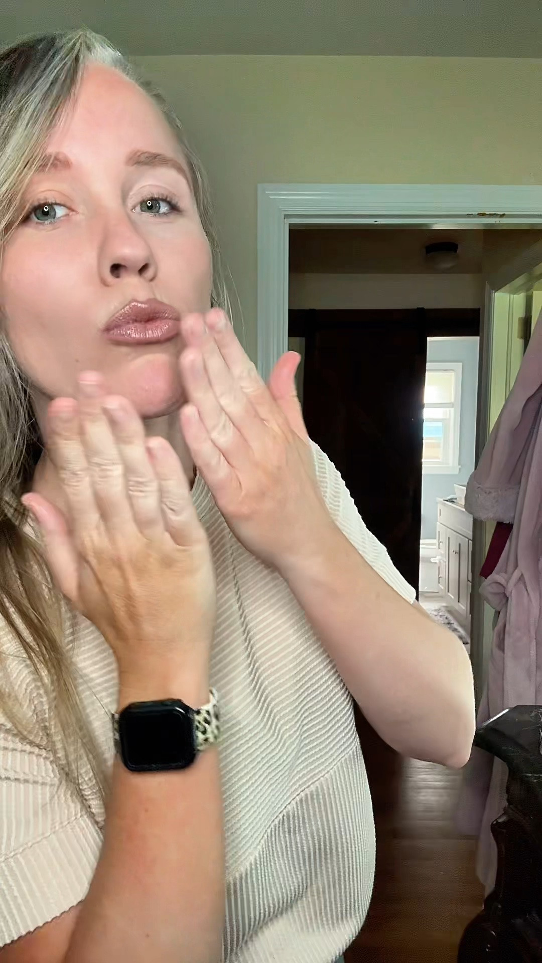 POV: You finally found the lip liner that gives the look of fuller lips without the filler 💋✨

The Wonderskin lip liner glides on so smoothly, defines your lips, and creates that naturally plump, overlined look in seconds. My secret for that “did she get lip filler?” effect… without the appointment. 😉

#LTKmomlife #LTKBeauty #LTKOver40