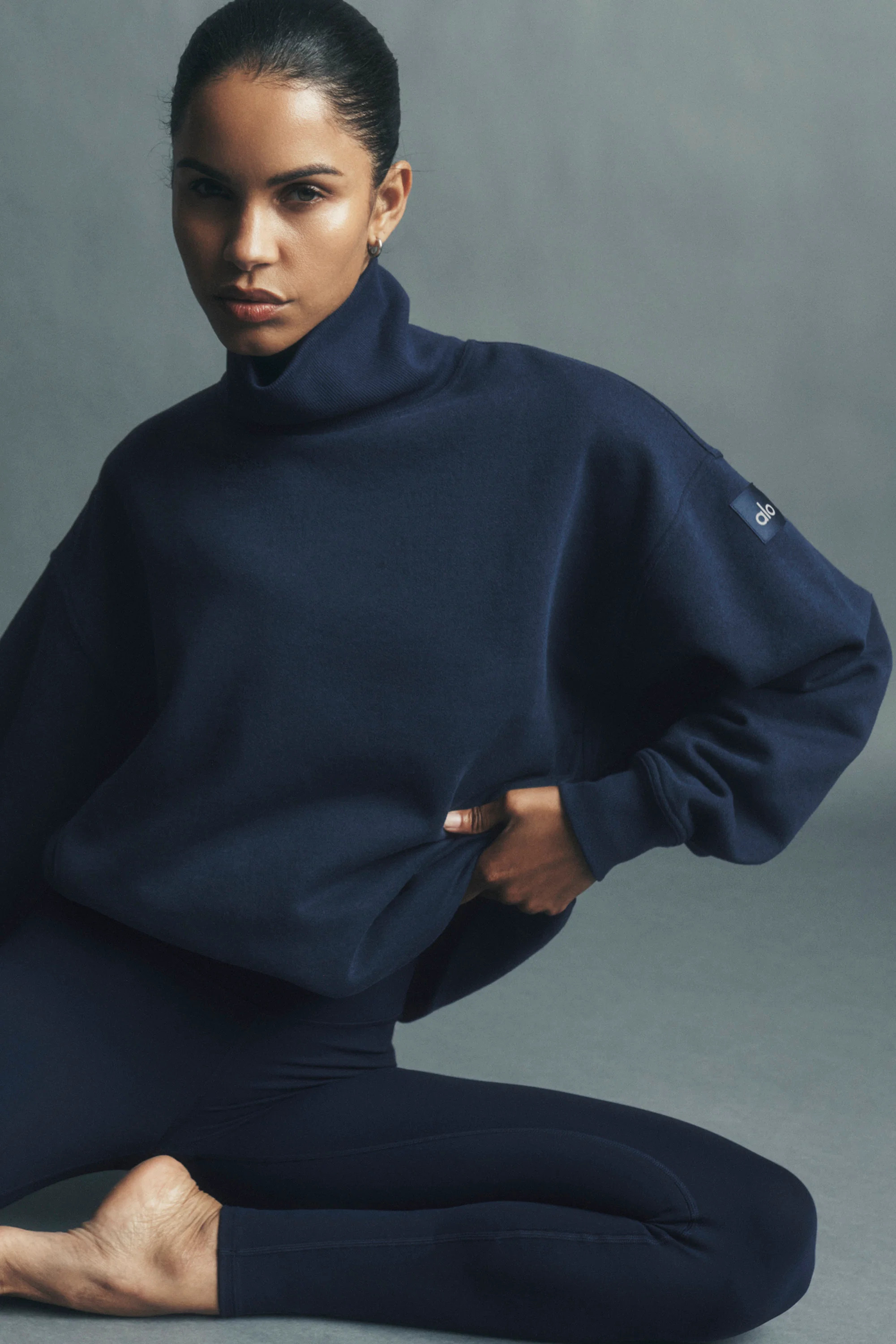 ALO | Hazy Mock Neck Pullover Top in Navy, Size: Large | Alo Yoga