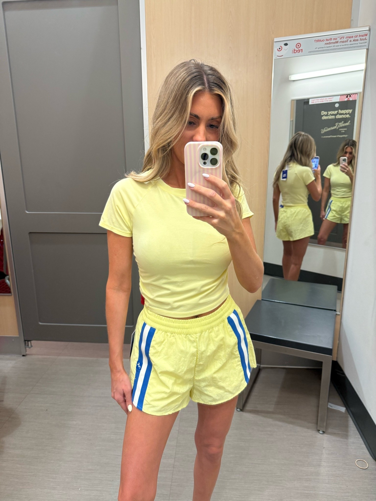 The 🍋 lemon set of the summer! I love this bright yellow look.. it’s comfortable AND makes you look tan! What more could you ask for?! Shorts run TTS (I’m wearing a XS) and top is also TTS (I’m wearing small! And all from Target

#LTKootd