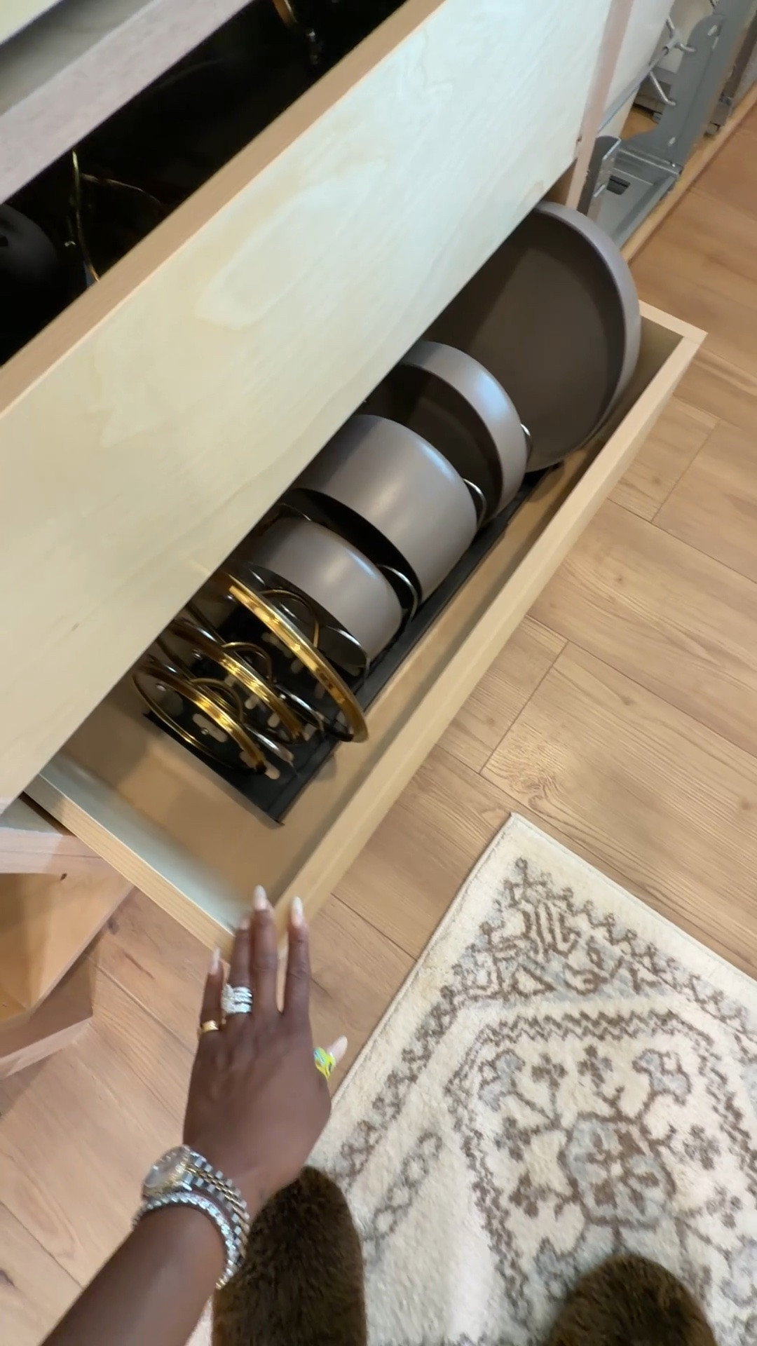 Scroll to shop! ✨ Everything from my favorite cookware is linked below. 👇🏽

Color: Gray/Gold Cookware Set

Desliza para comprar. ✨ Todo para mi cocina está enlazado abajo. 👇🏽

Color: Juego de Ollas Gris con Dorado

📲 Download the free LTK app & follow me @kirasfashionfinds to shop all my daily finds.

#LTKHome #LTKvlog #LTKdayinmylife