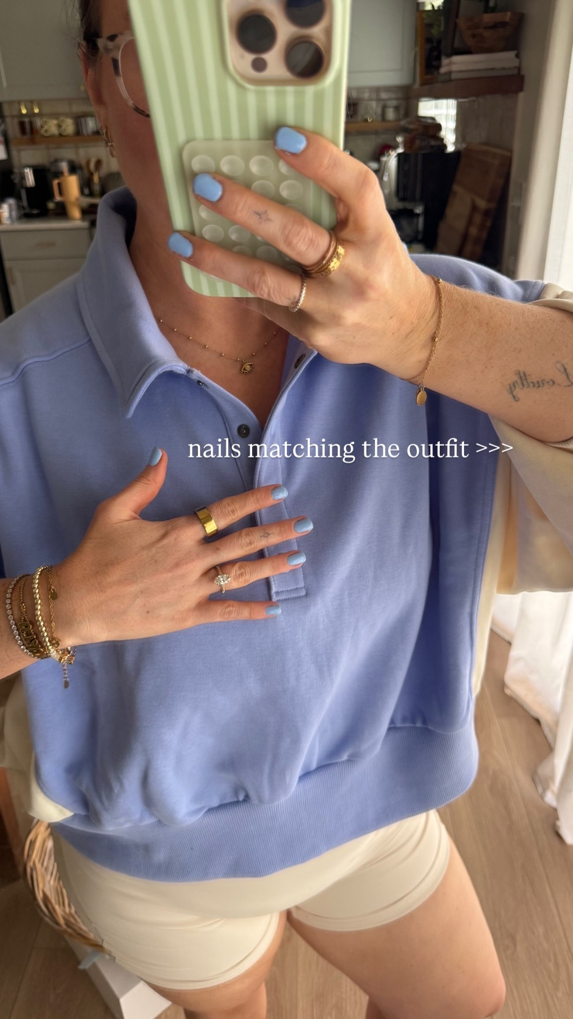nails matching the outfit >>>