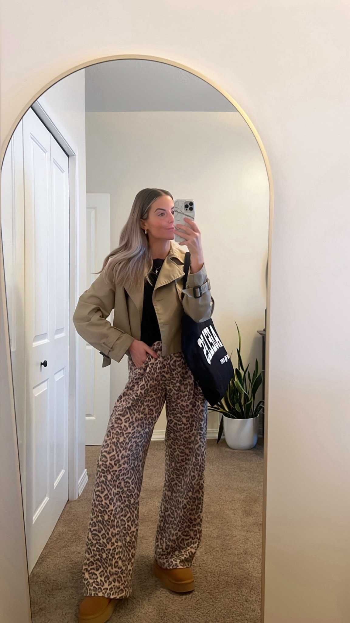 Aerie leopard trouser is 40% off! Wearing size small 

#LTKstyletip #LTKcanada #LTKwinter