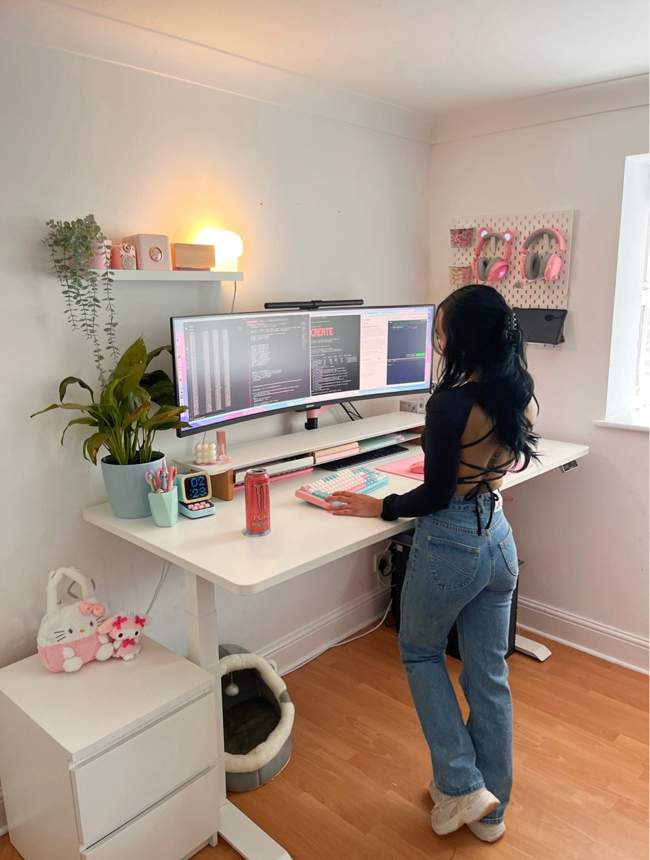my desk set up ❤️