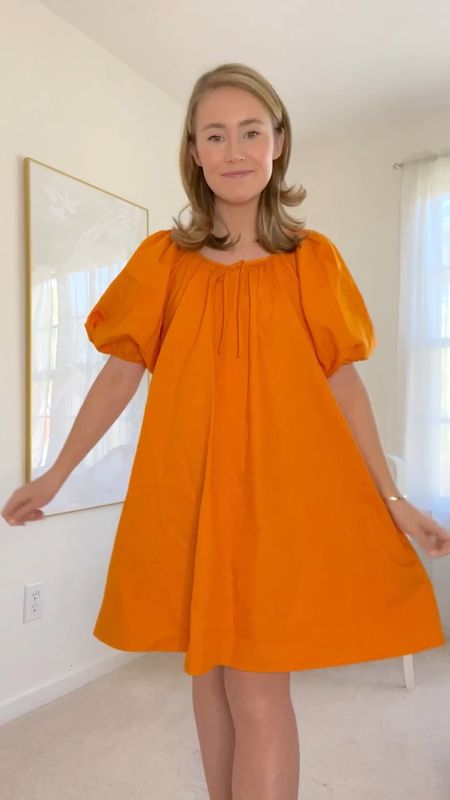H&M new arrivals sizes! 💕

Orange dress // runs large, XS
Red sweater // runs TTS, went up one size to a S
Blue and white dress // runs TTS, wearing size XS
Pink linen dress // runs TTS, wearing size XS
Blue striped top // runs TTS, wearing size XS
Green dress // runs TTS, went up a size to a S