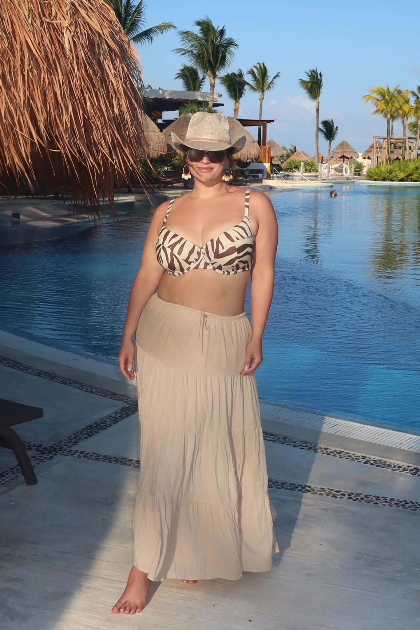 Show the stretch makes girly!!! 

38DD in the top
XL in the bottoms 

resort wear, vacay, vacation, summer, swim, bathing suit 

#LTKswim #LTKmidsize #LTKtravel