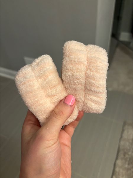 Wrist towels for skincare time are my new little luxury. 🤭 These came in a 3-pack!

#LTKfindsunder50 #LTKbeauty