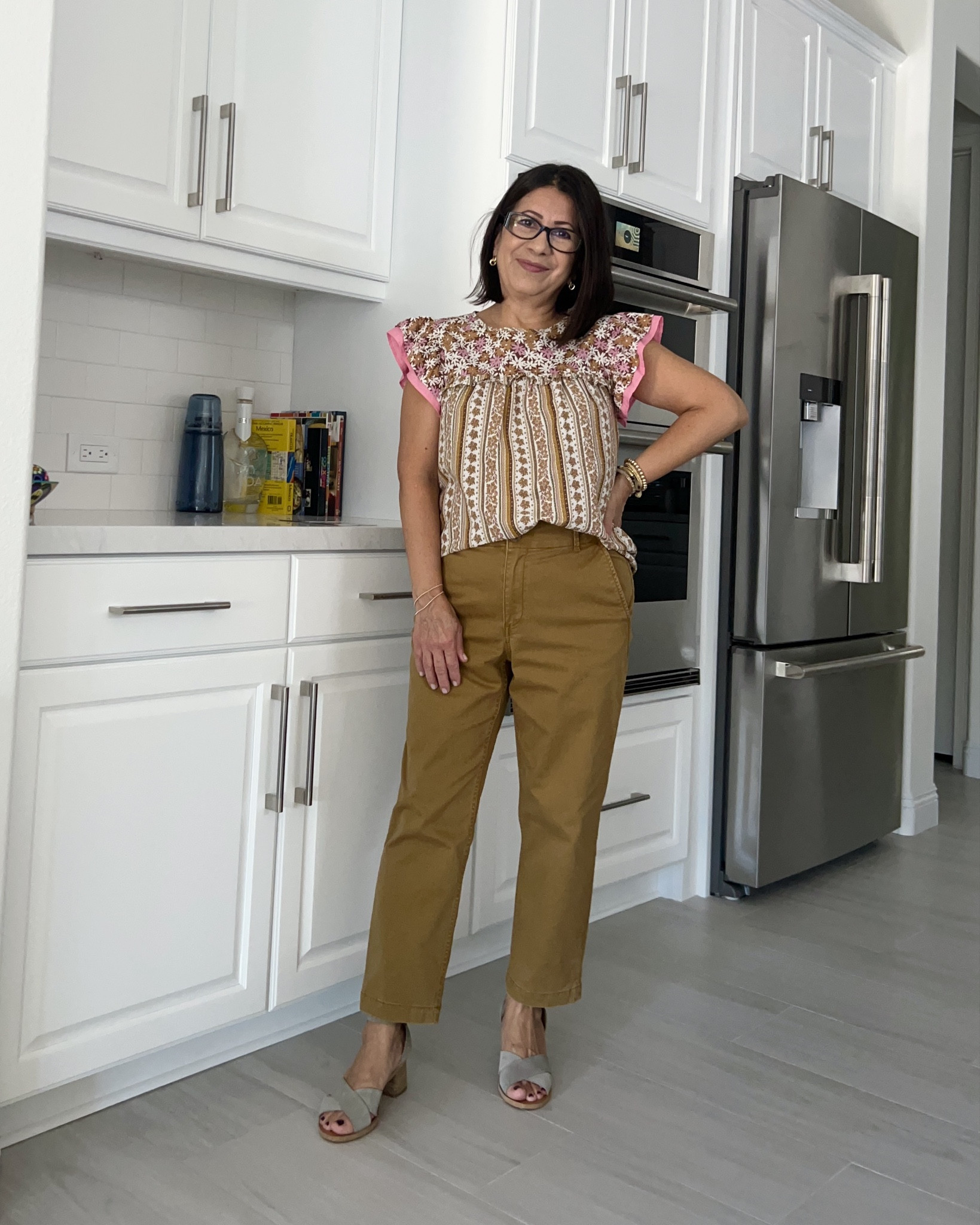 Teacher outfits this week 🍏✏️



most pieces are from past seasons ~ linked similar 

LOFT | Target | Talbots | Nordstrom | Bernardo flats | metallic silver flats | Etsy teacher lanyard 



#LTKWorkwear #LTKStyleTip #LTKOver40