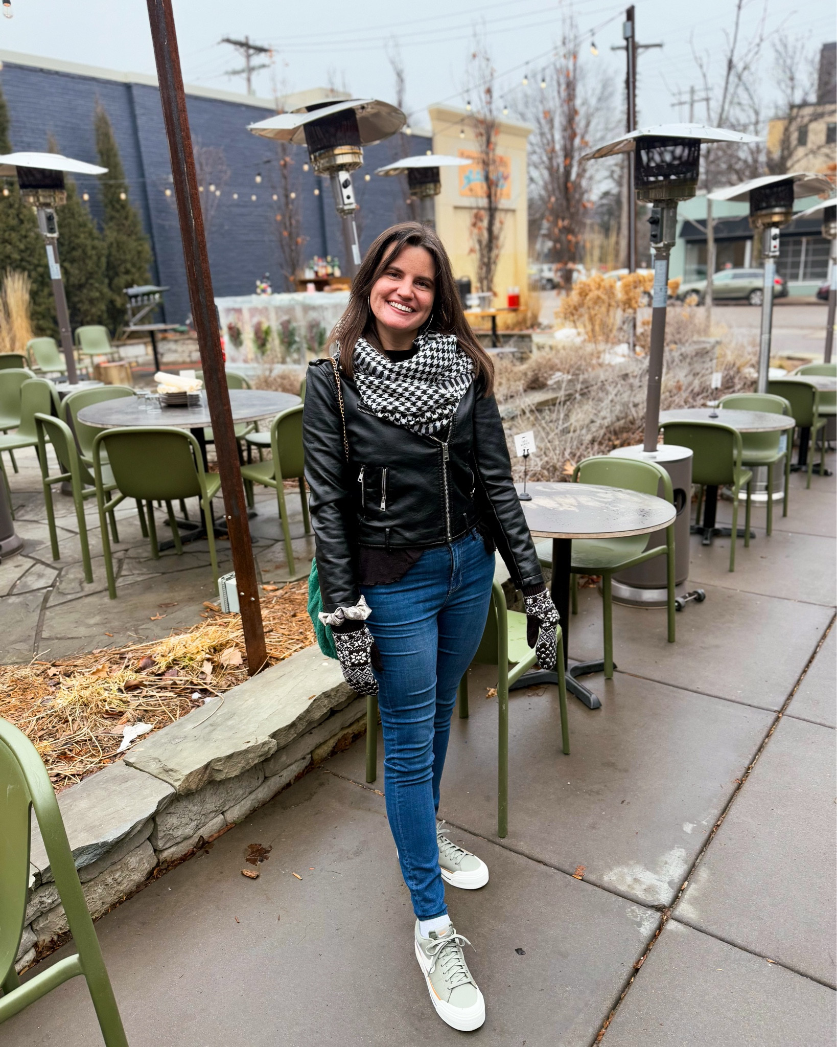 New Year! New Shoes!🖤
Outfit details:
Nike legacy shoes
Liverpool jeans
Free People lace top
Levi’s leather jacket
Stitch Fix houndstooth scarf(old)
Isotoner mittens


#LTKShoeCrush #LTKFindsUnder100