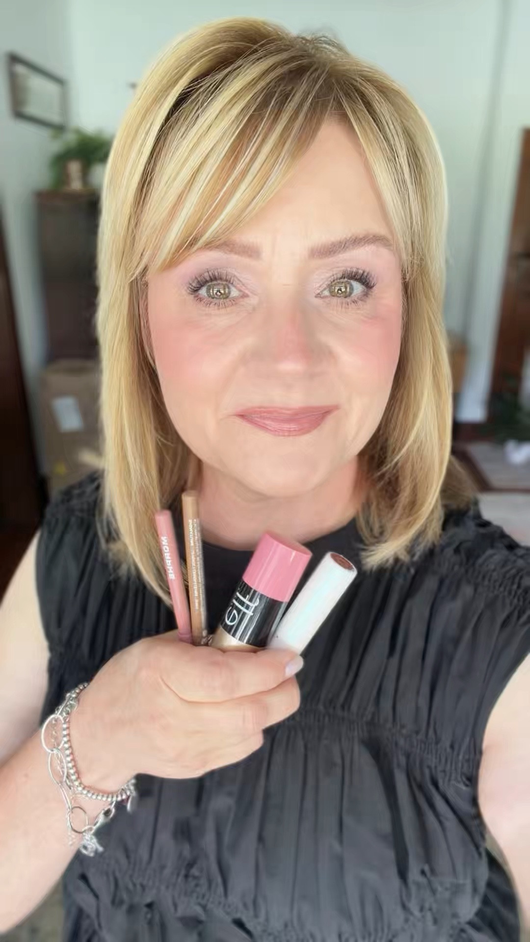 Tried a new cream blush.  Love it.  This shade is Pink On It. 
Lip shade is 02 Soft Twinkle
Liners in Wifey and Spiffy