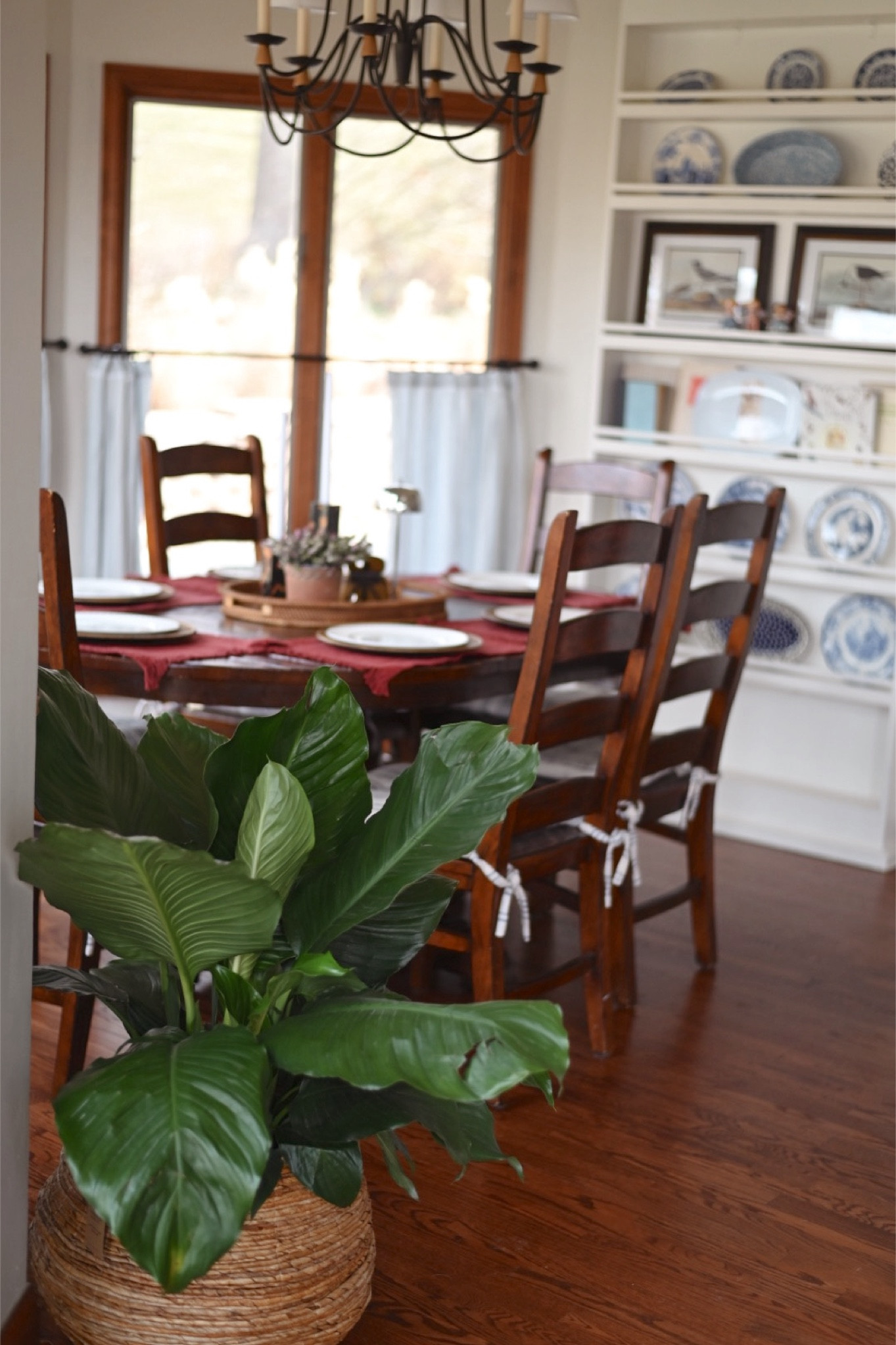Classic home inspiration: family table in the breakfast nook. Macy’s is offering an extra 30% off of select items with code FRIEND. The Spode Italian dinnerware is 😍

#Macysfinds
#classichomedecor

#LTKHome #LTKFamily #LTKSaleAlert