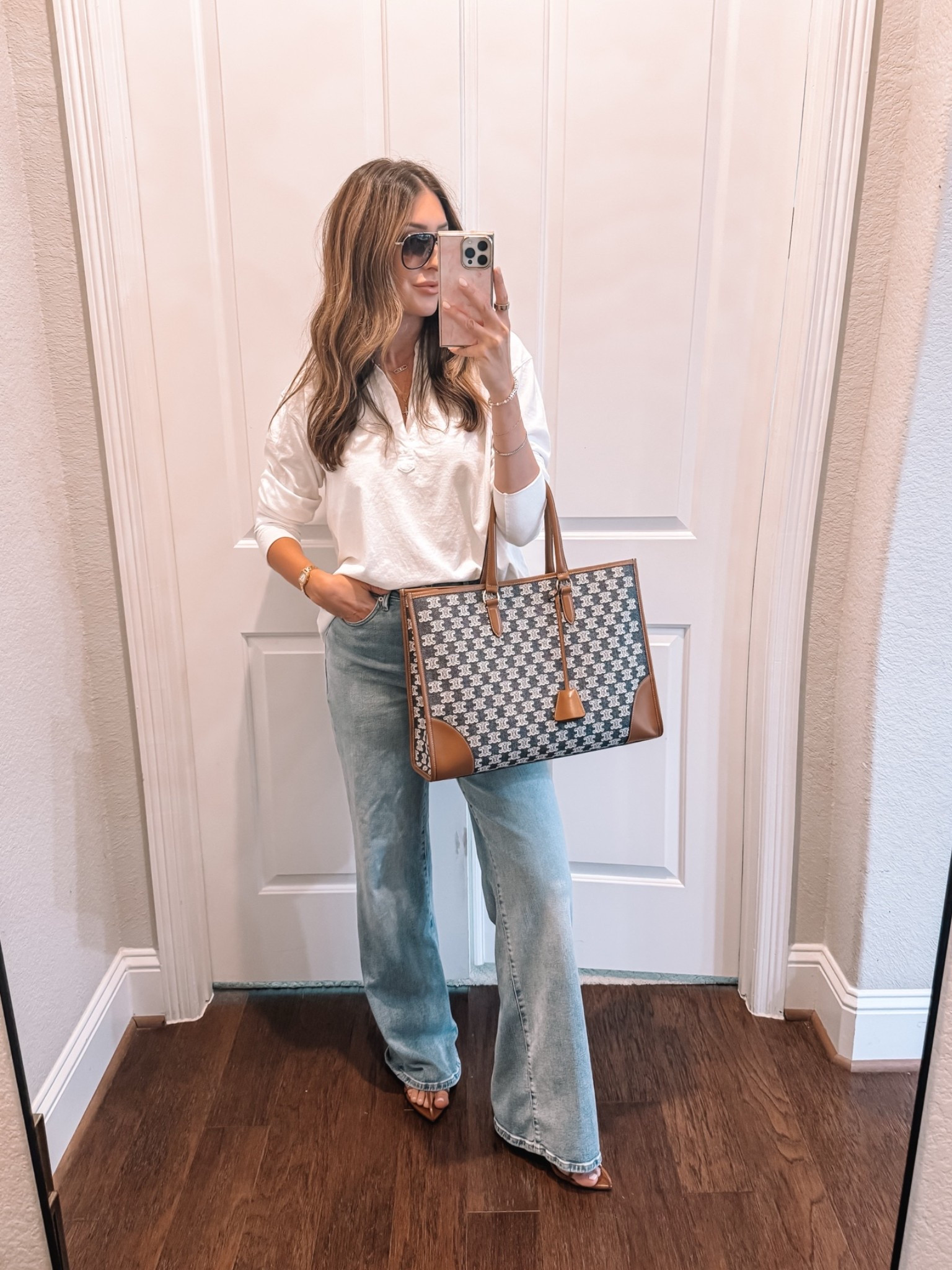 Large in top for oversized fit (medium would honestly be better though), size 2 in jeans