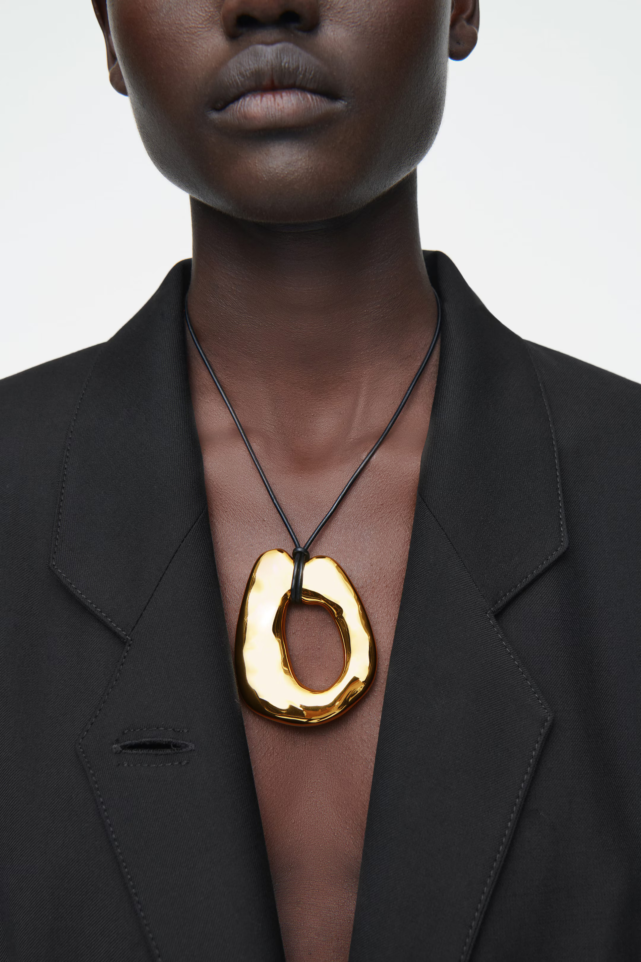 MOLTEN PENDANT NECKLACE - GOLD | COS UK