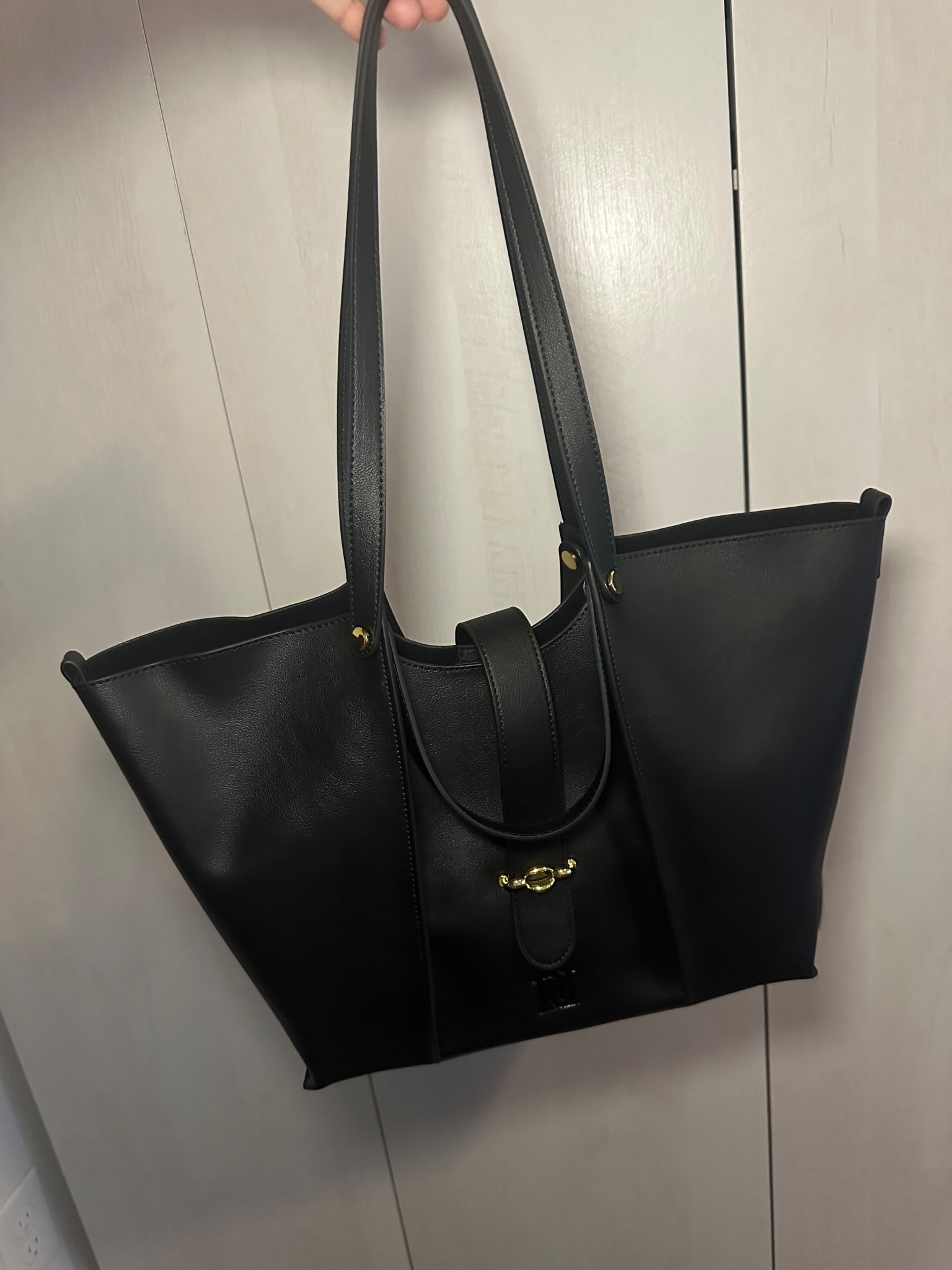 New work tote and true definition of quite luxury 

#LTKItBag #LTKOver40 #LTKFindsUnder100