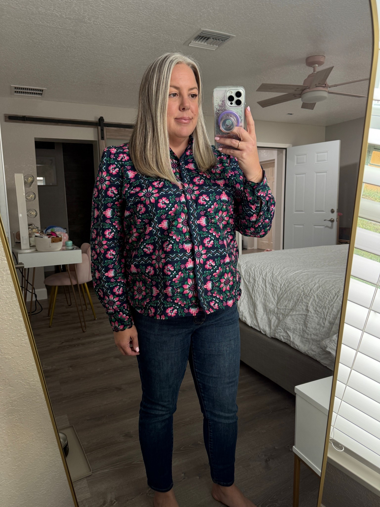A little pop of pink for winter. This floral button-down from Belk is so easy to style, and these mid-rise skinnies are a great everyday denim. Sharing both exact links below! 🌸✨

#LTKootd #LTKFindsUnder100 #LTKStyleTip