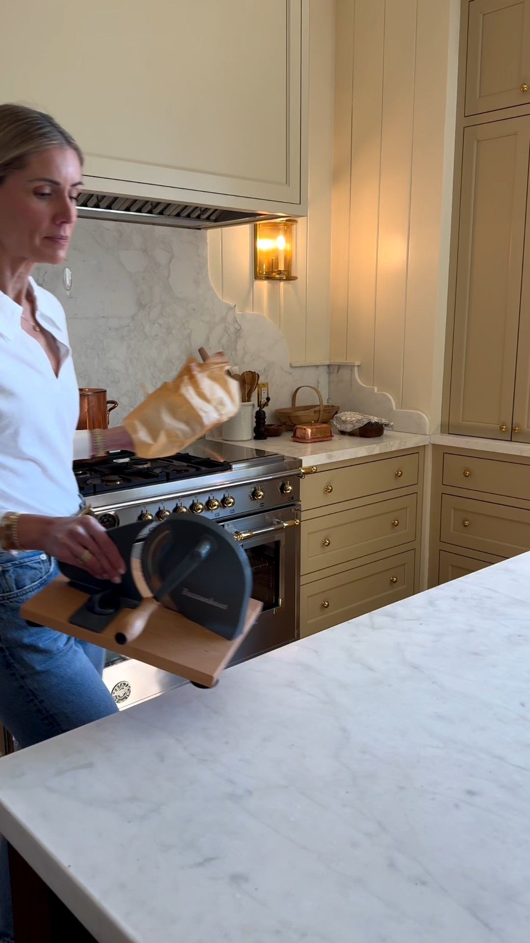 French toast for lunch & outfit details below:

Top: size small
Jeans: if in-between sizing size up
